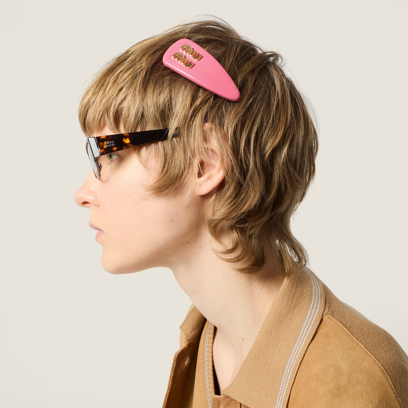 Miu Miu Patent leather hair clip outlook
