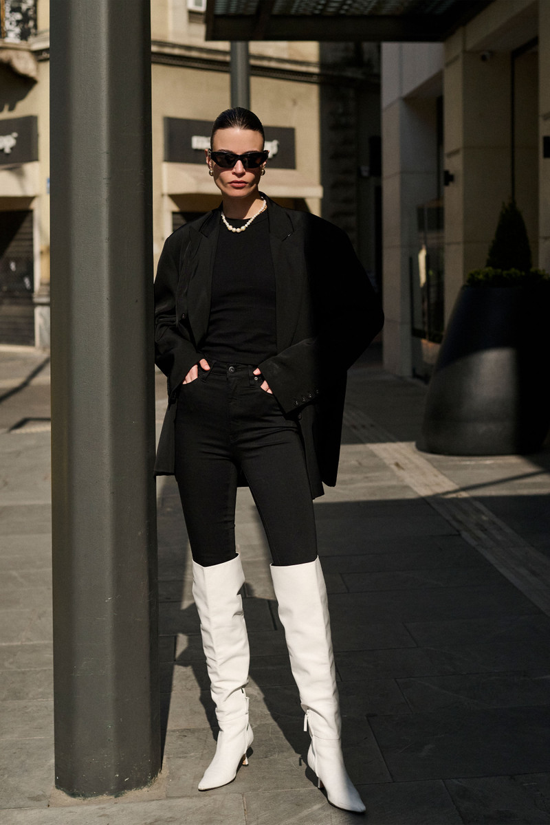 BARDOT Khloe Hi Jeans In Black outlook