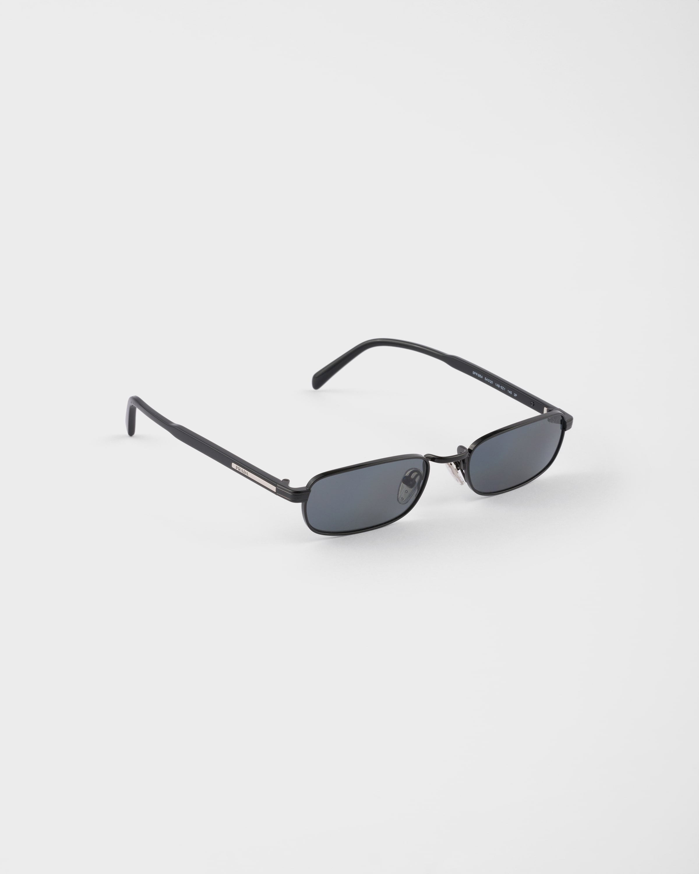 Sunglasses with the iconic metal plaque - 2