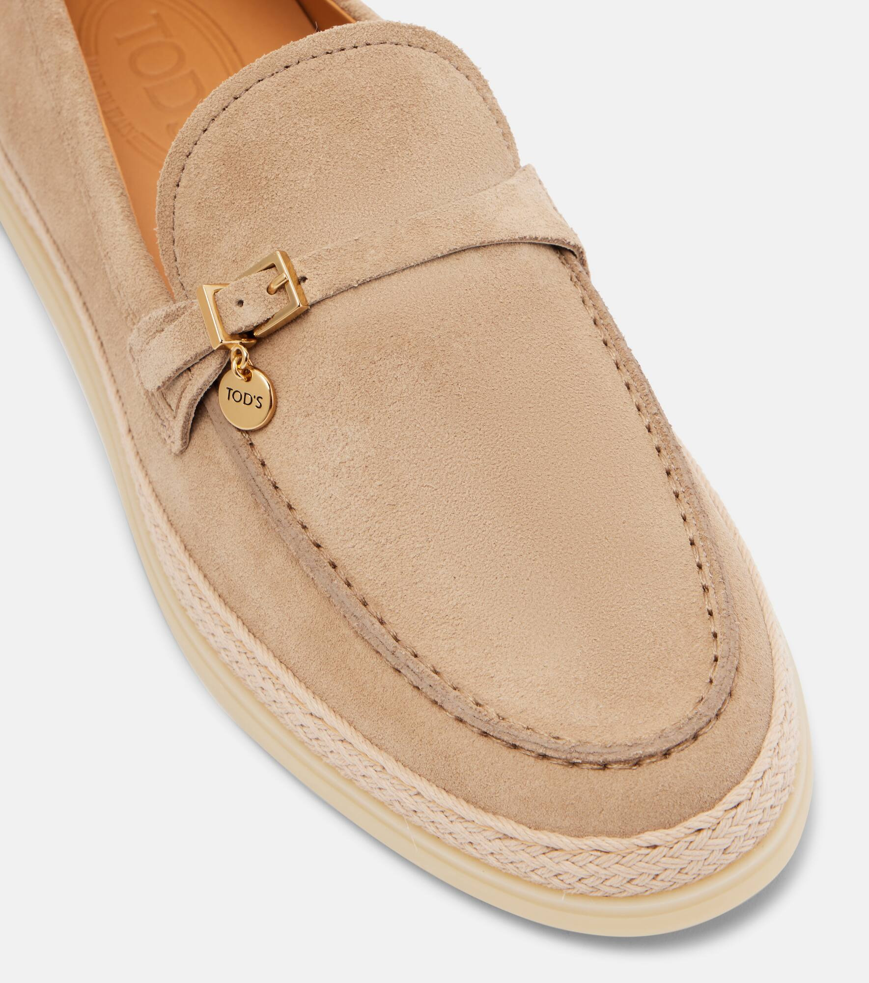 Raffia-trimmed suede loafers - 5