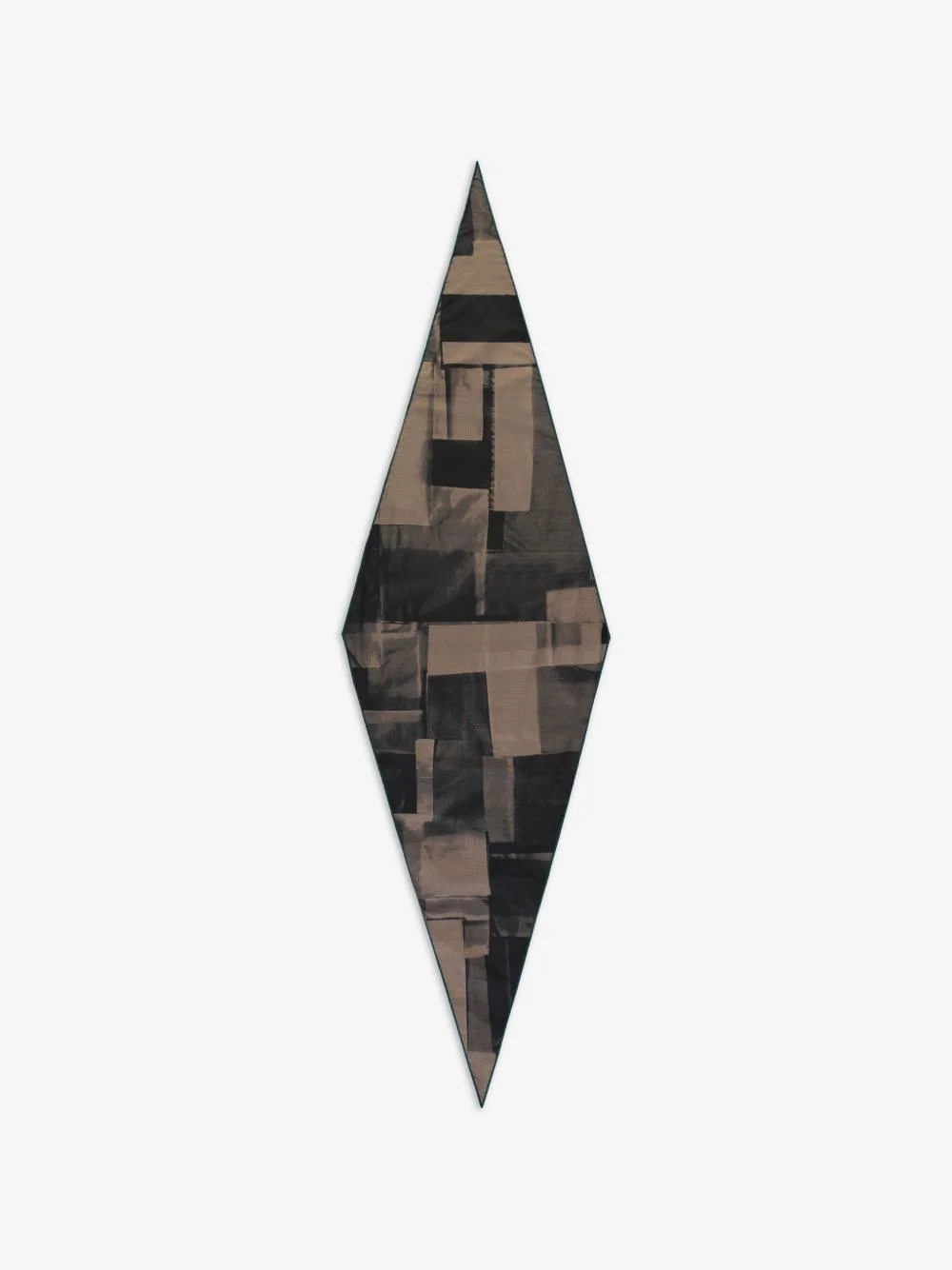 abstract-print diamond-shaped scarf - 1