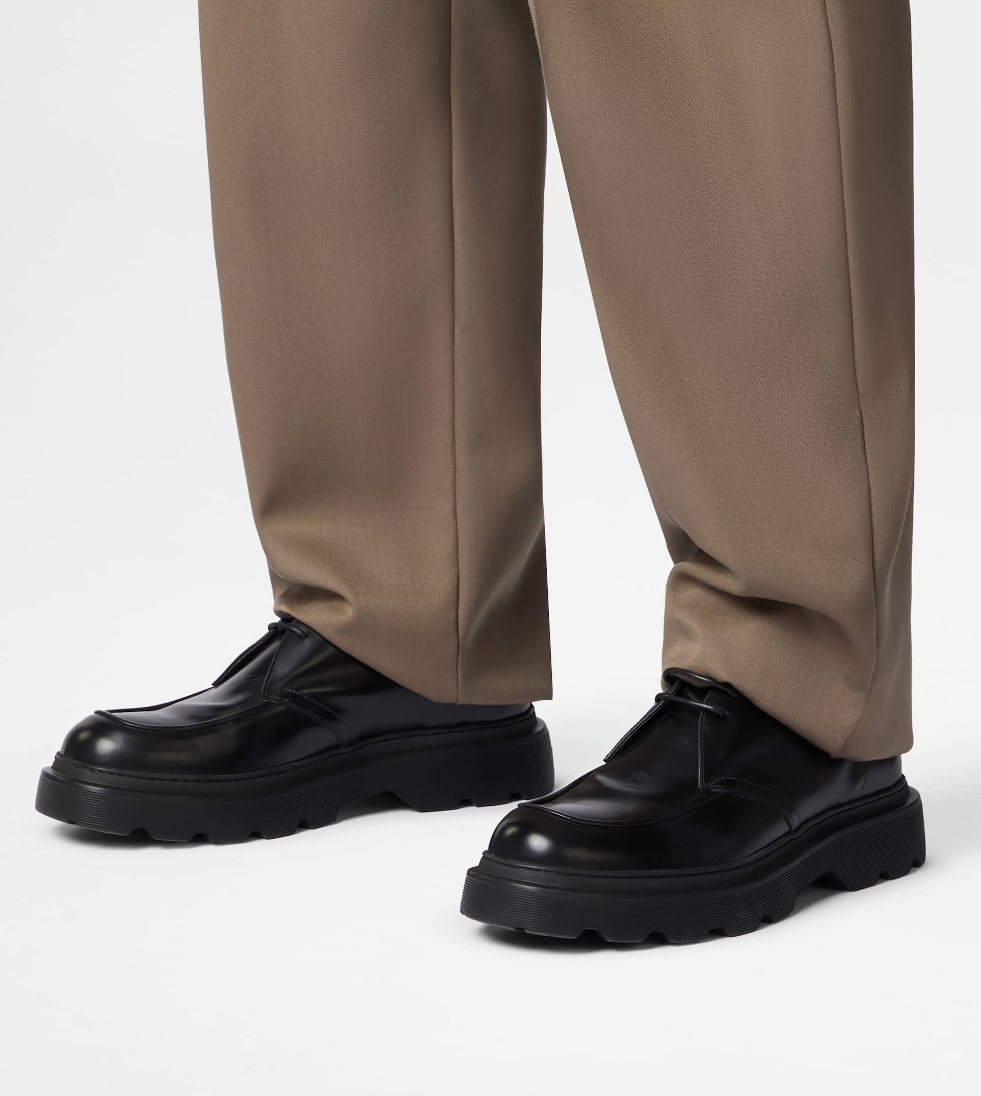 LACE-UPS IN LEATHER - BLACK - 7