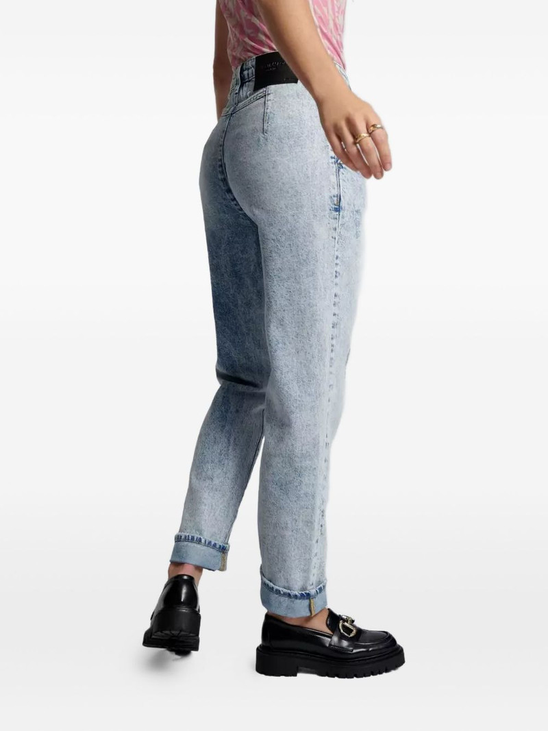 button-fastening jeans 5