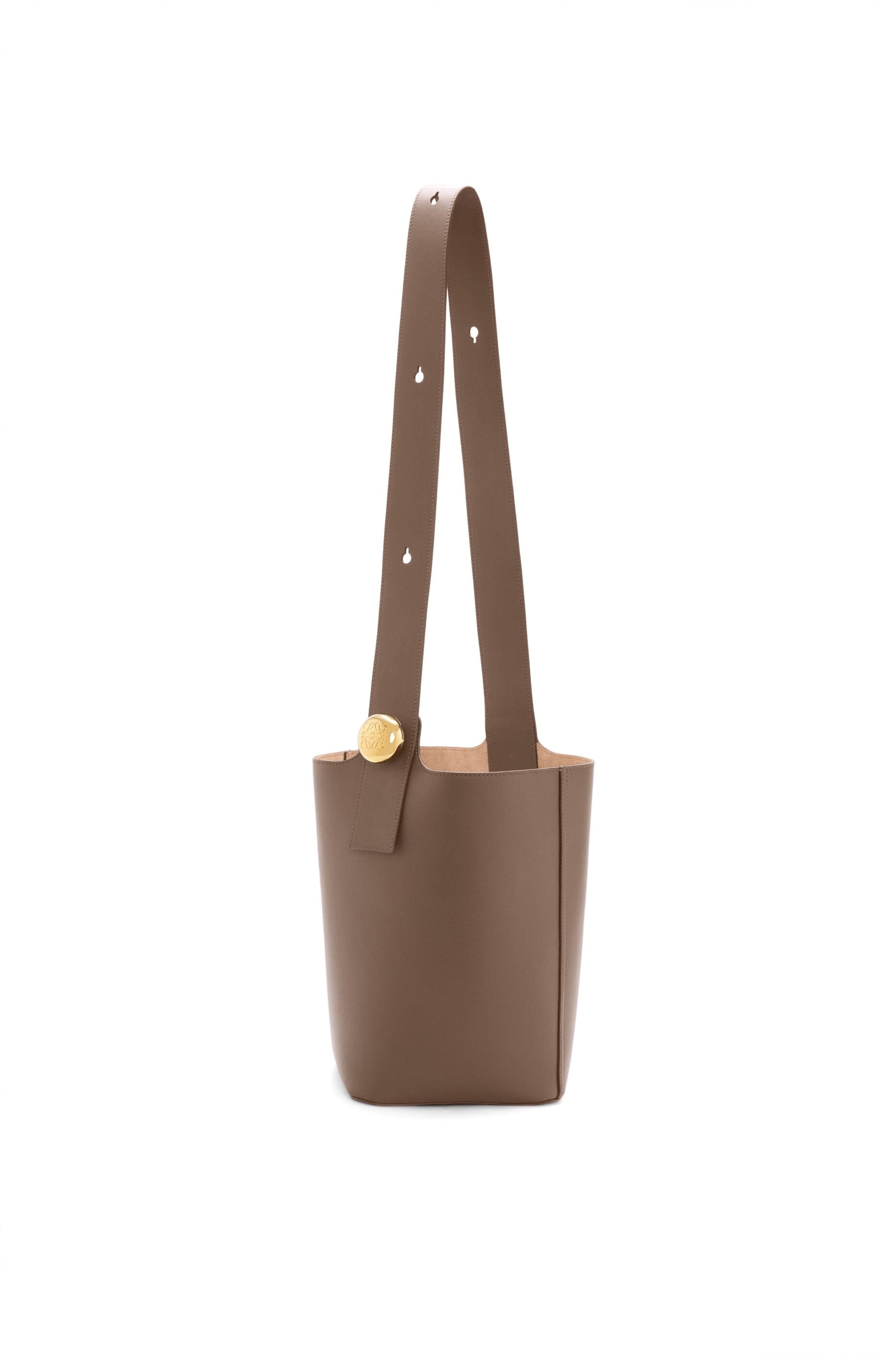 Medium Pebble bucket in mellow calfskin - 5