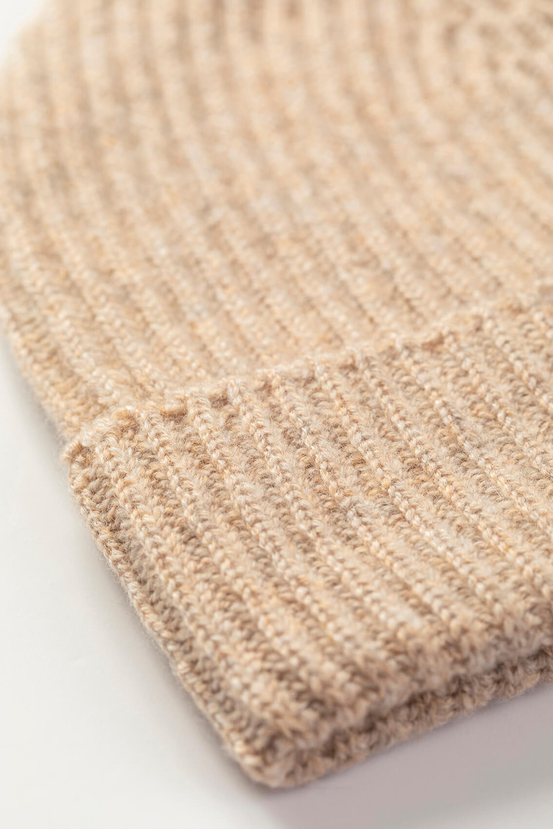 Johnstons of Elgin Natural Ribbed Cashmere Beanie outlook