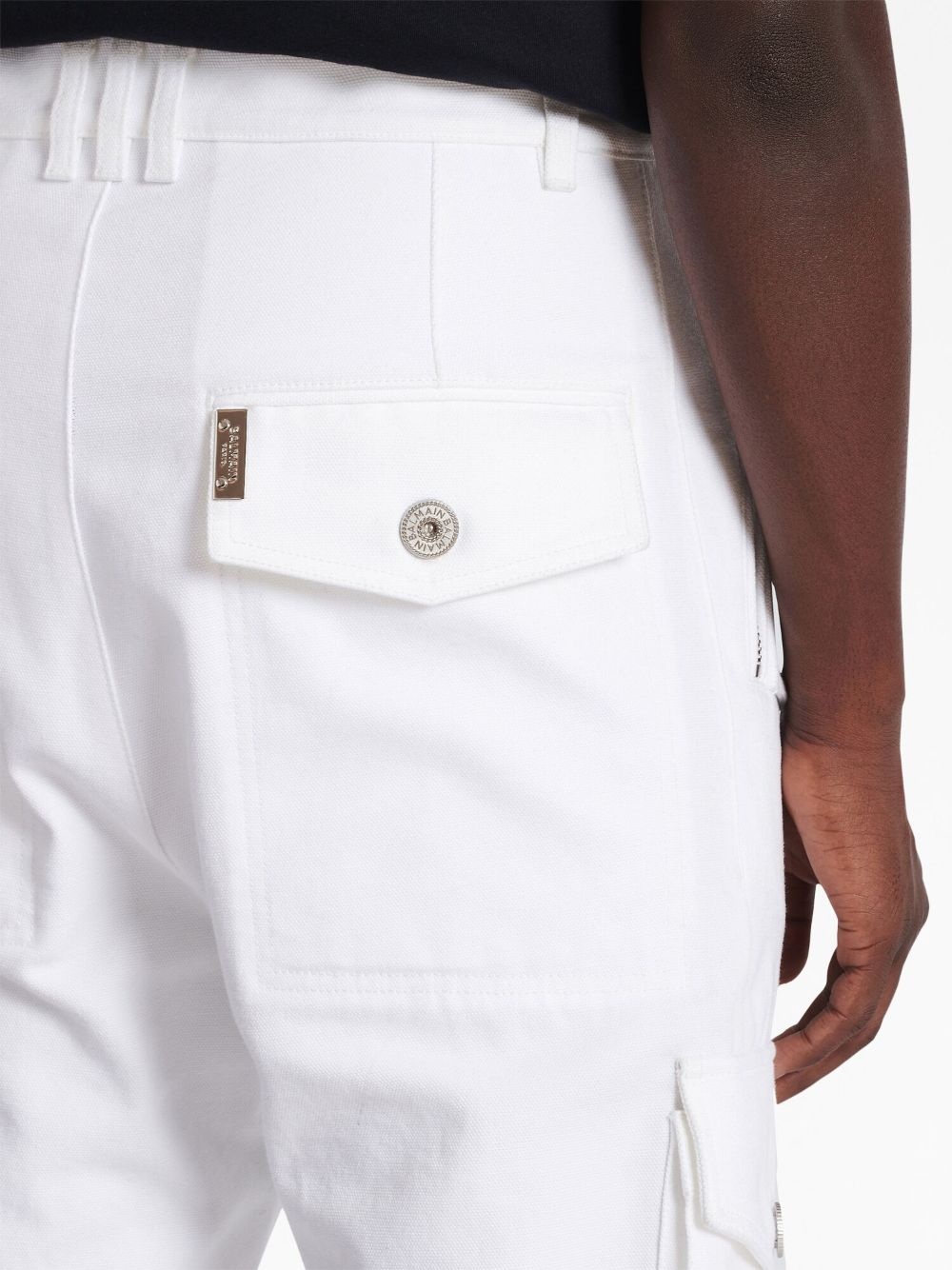 logo-plaque cargo-style cropped trousers - 7