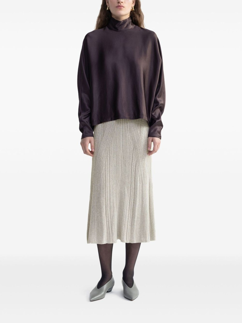 AERON Katniss top outlook