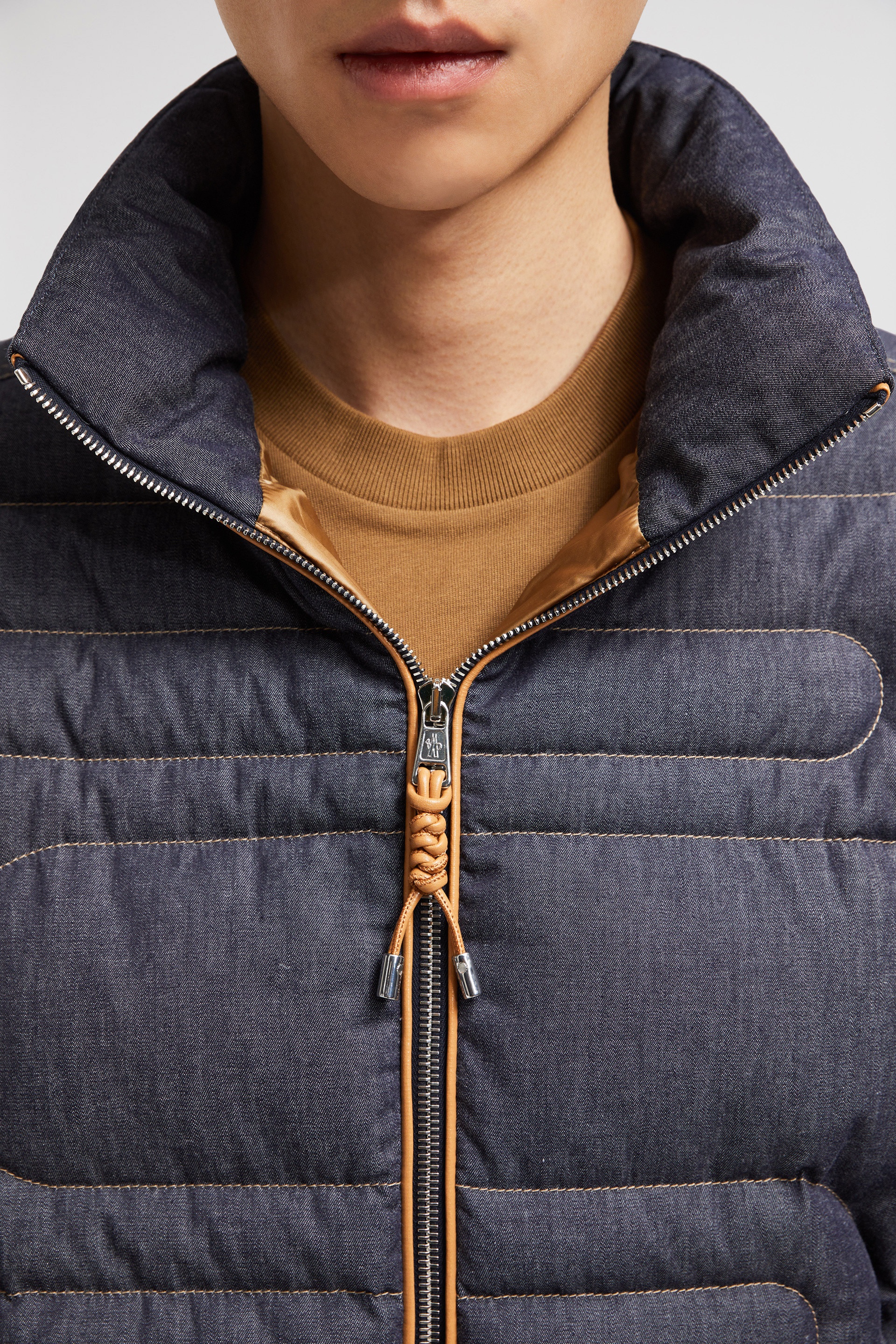 Xiaoqing Snake-Quilted Denim Short Down Jacket ★関税込 Moncler Xiaohai Snake-Quilted Denim Short Down Jacket