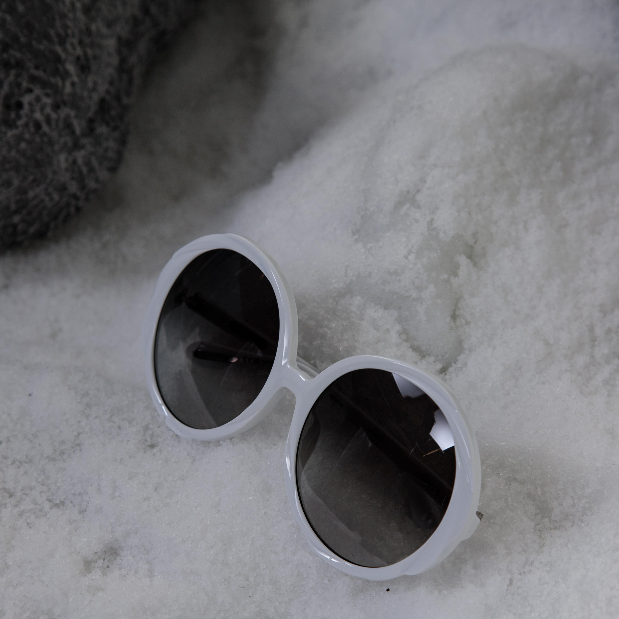 OTAVIA OVERSIZED SUNGLASSES IN WHITE - 5