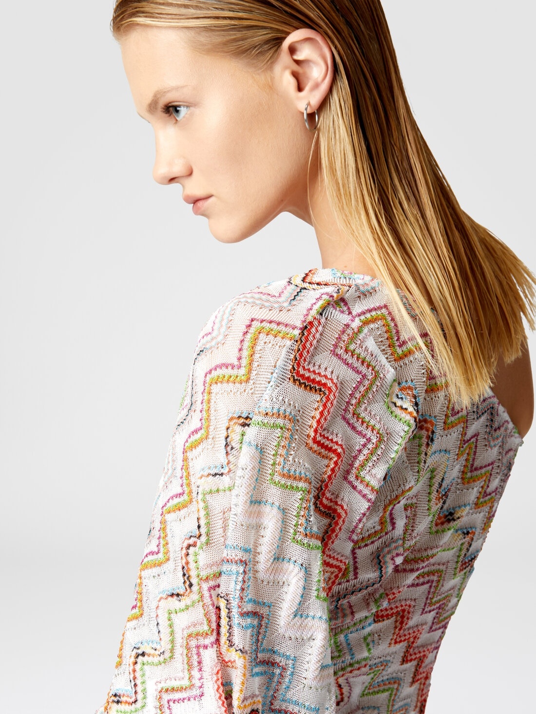 One-shoulder top with 3D lamé zig zag and wide sleeves - 5