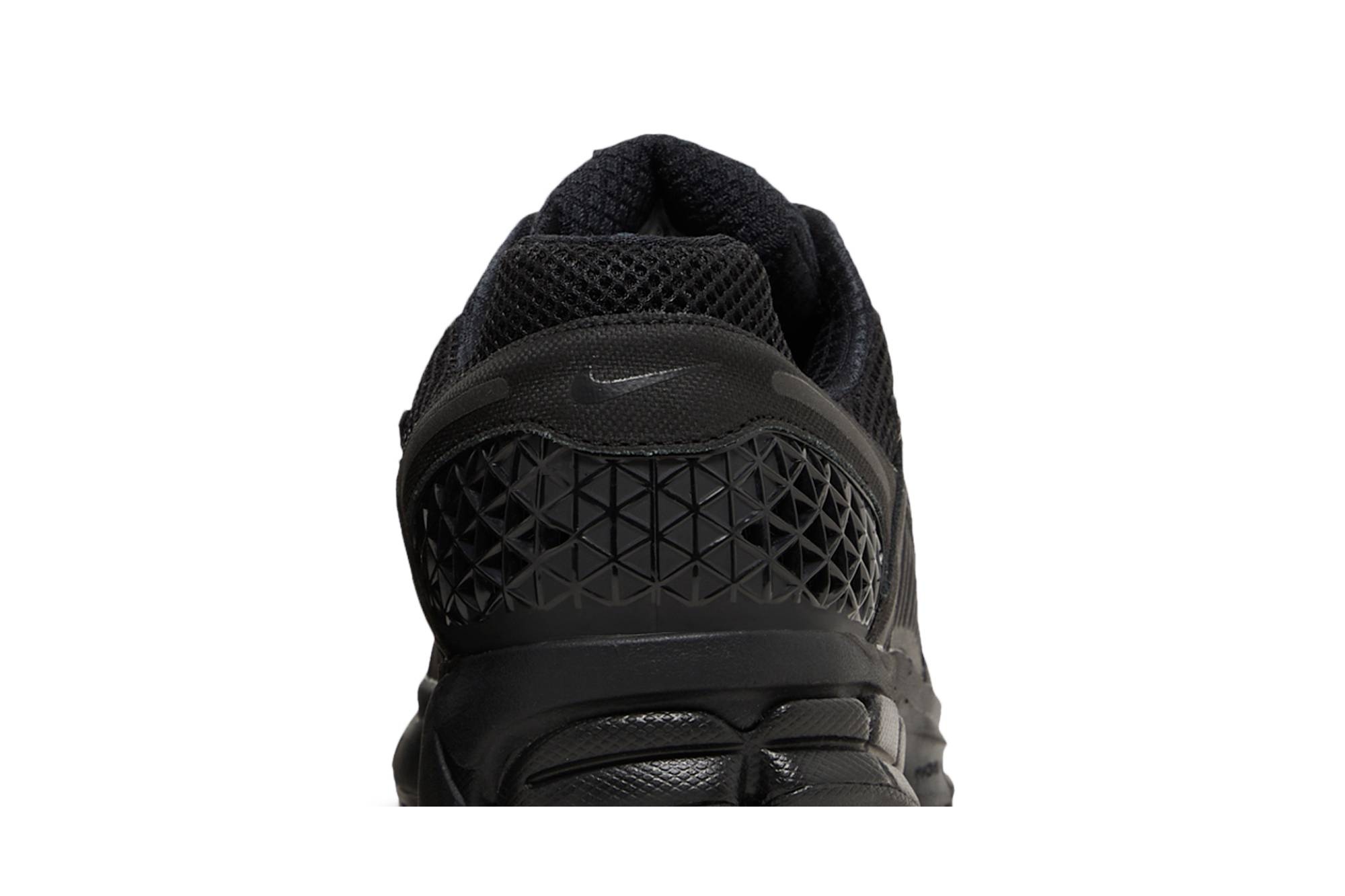 Air Zoom Vomero 5 'Triple Black' - 7