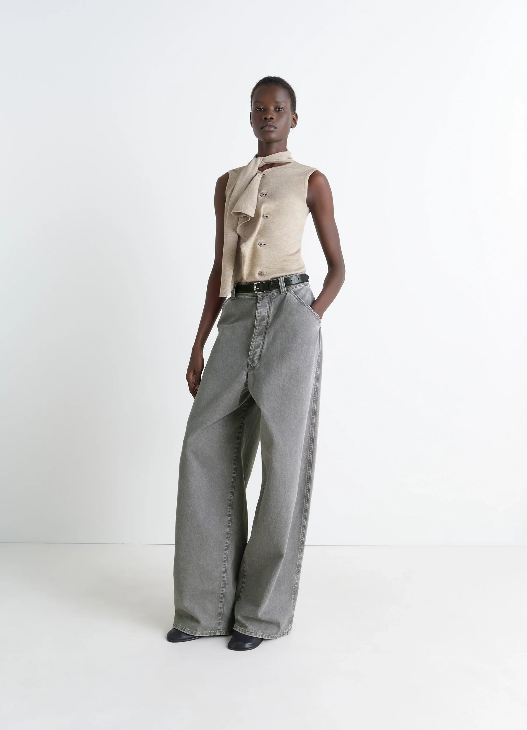 ASYMMETRICAL SLEEVELESS CARDIGAN - 3