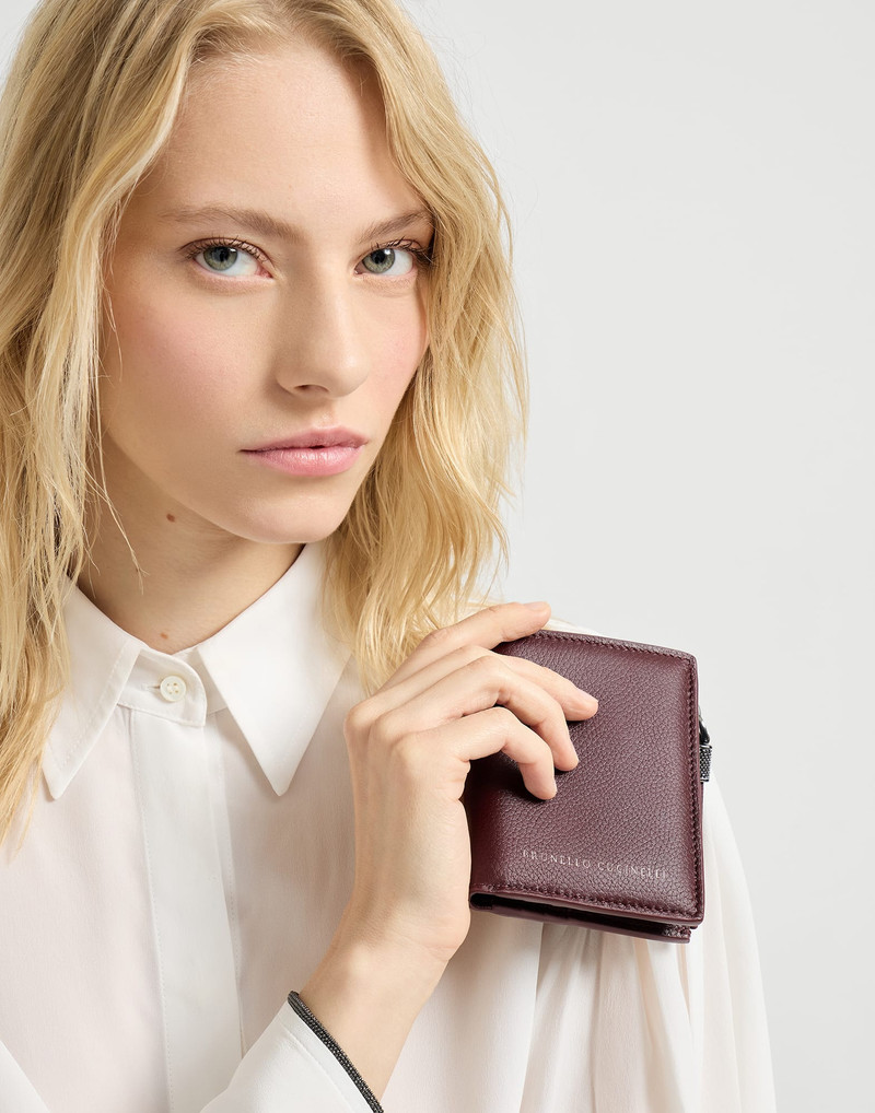 Grained leather small wallet with shiny zipper pull 3