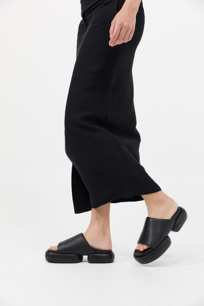 Minimal Pillow Slides - Black 1