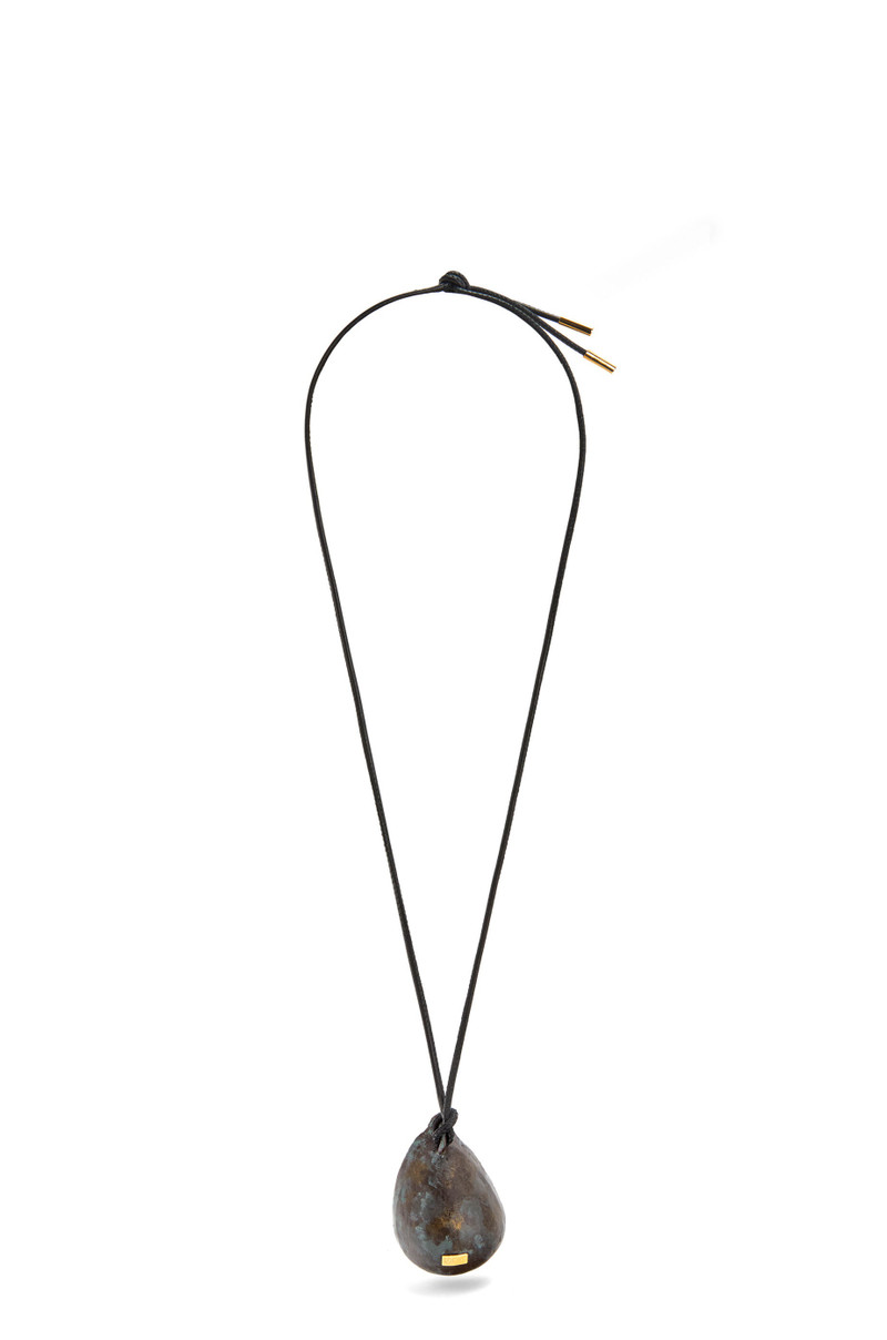 Fig pendant in calfskin and brass 1