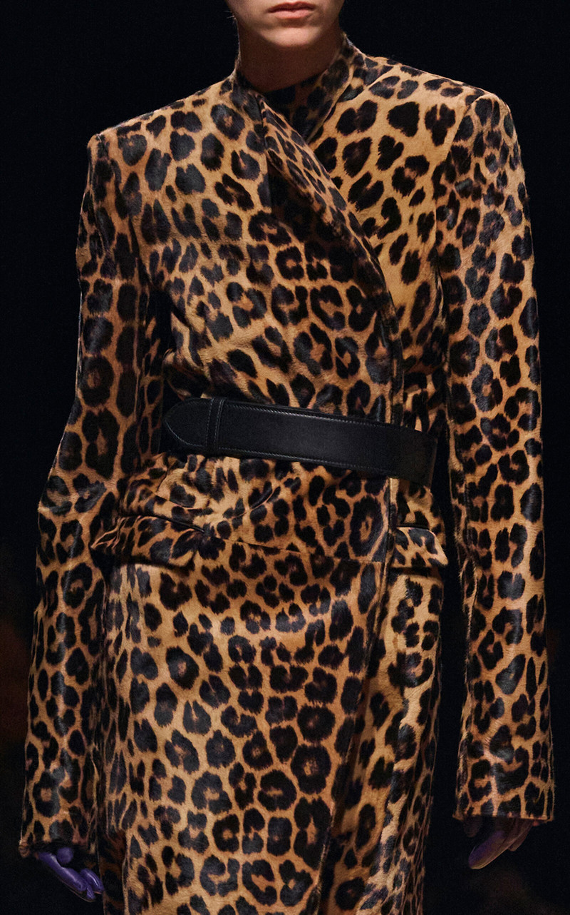 KHAITE Theo Leather Waist Belt black outlook