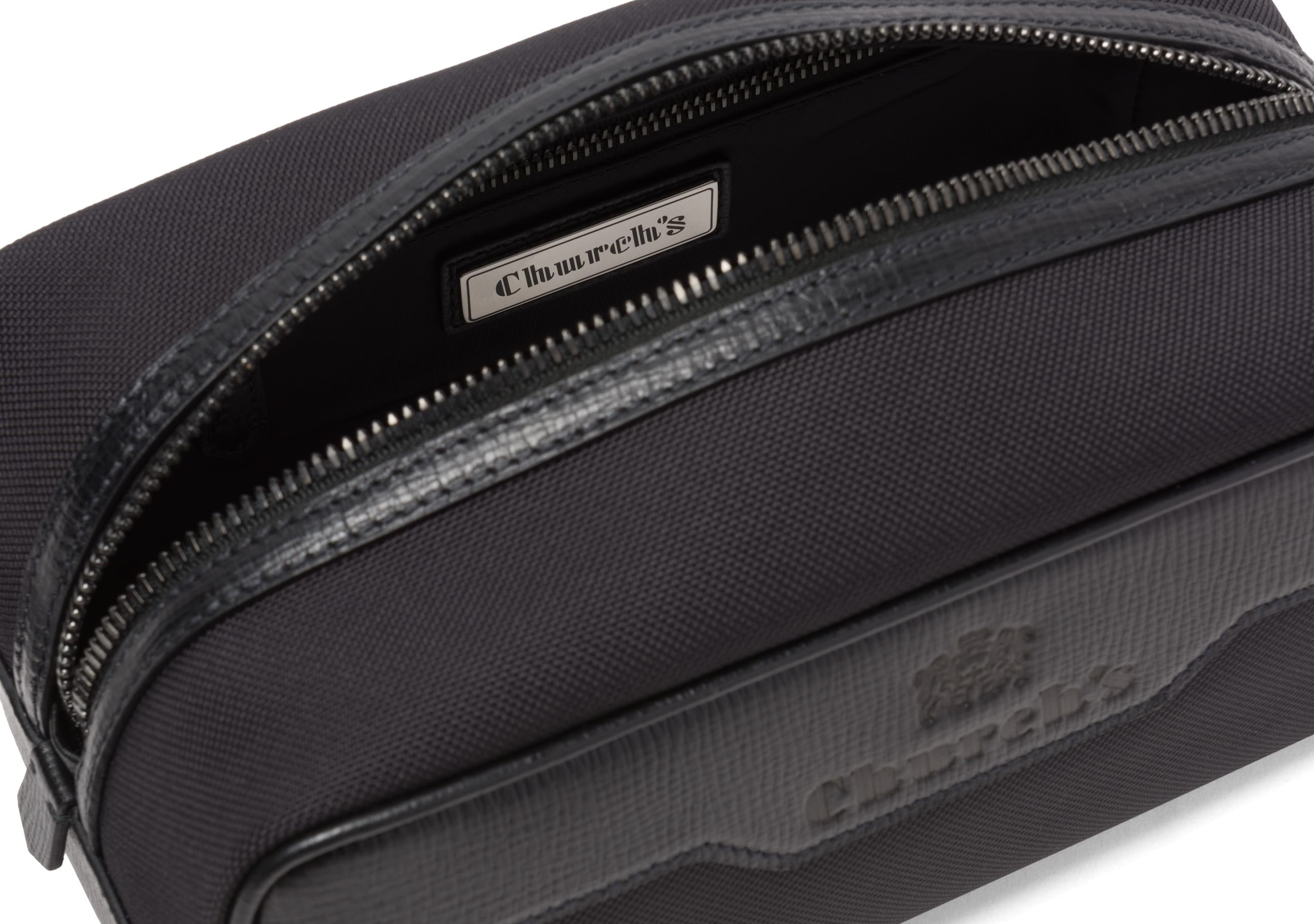 Devon
St James Leather Tech Washbag Small Black - 2