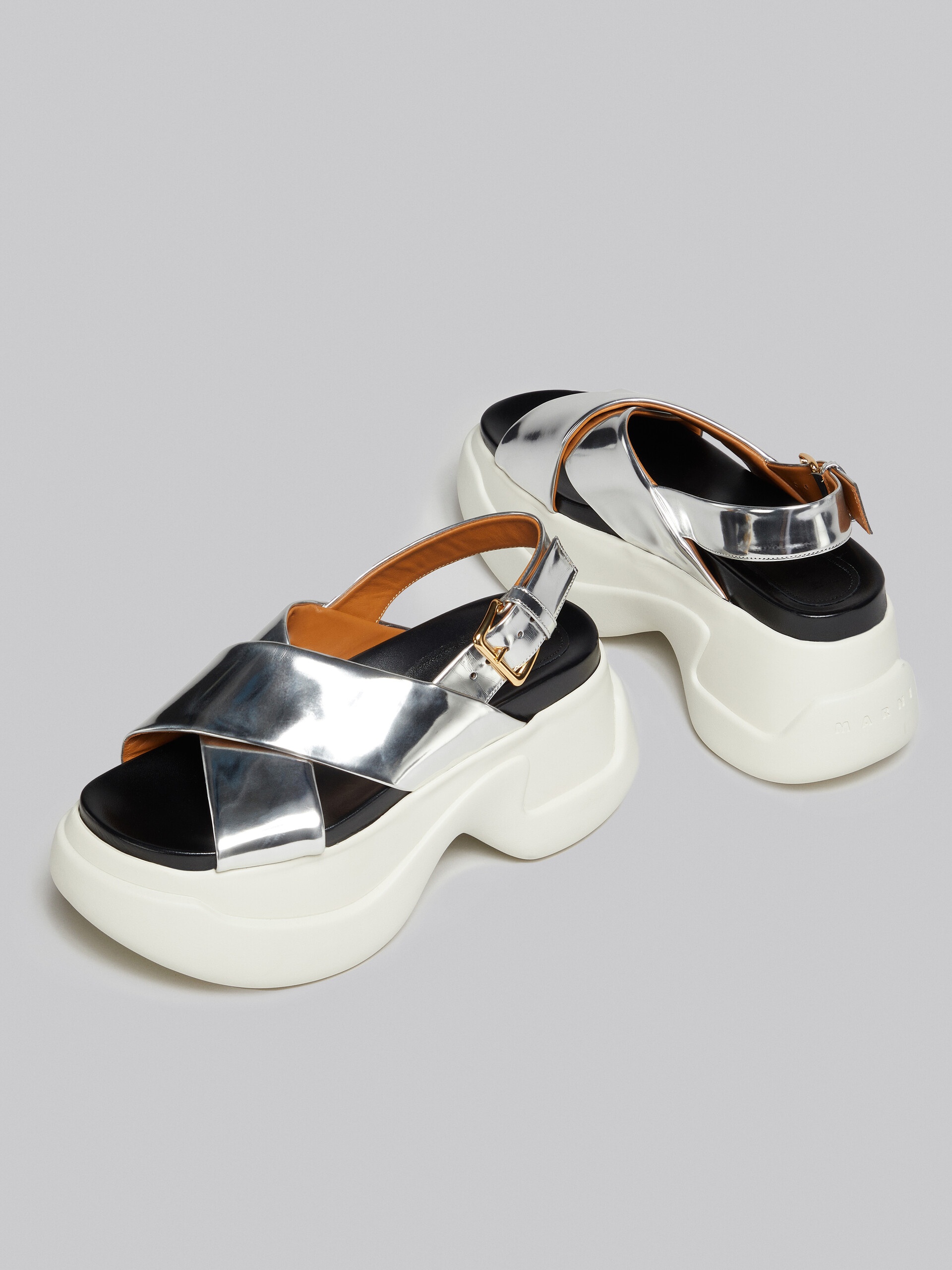 SILVER MIRRORED LEATHER FUSSBETT - 5
