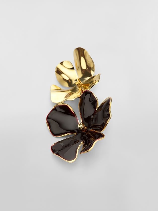 BRASS FLOWER BROOCH IN THE SHAPE OF A FLOWER WITH ENAMEL PETALS - 4