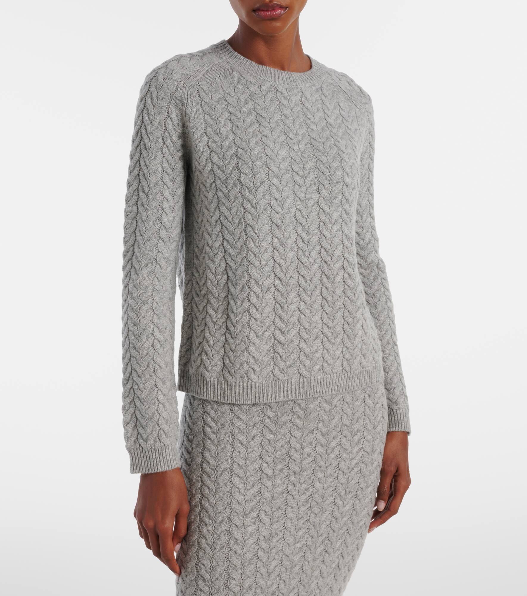 Cable-knit wool and cashmere sweater - 6