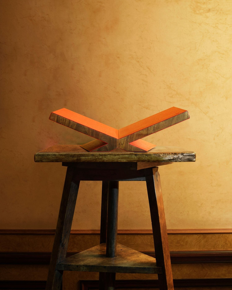 ASSOULINE Culture Ultimate Bookstand - Camel outlook
