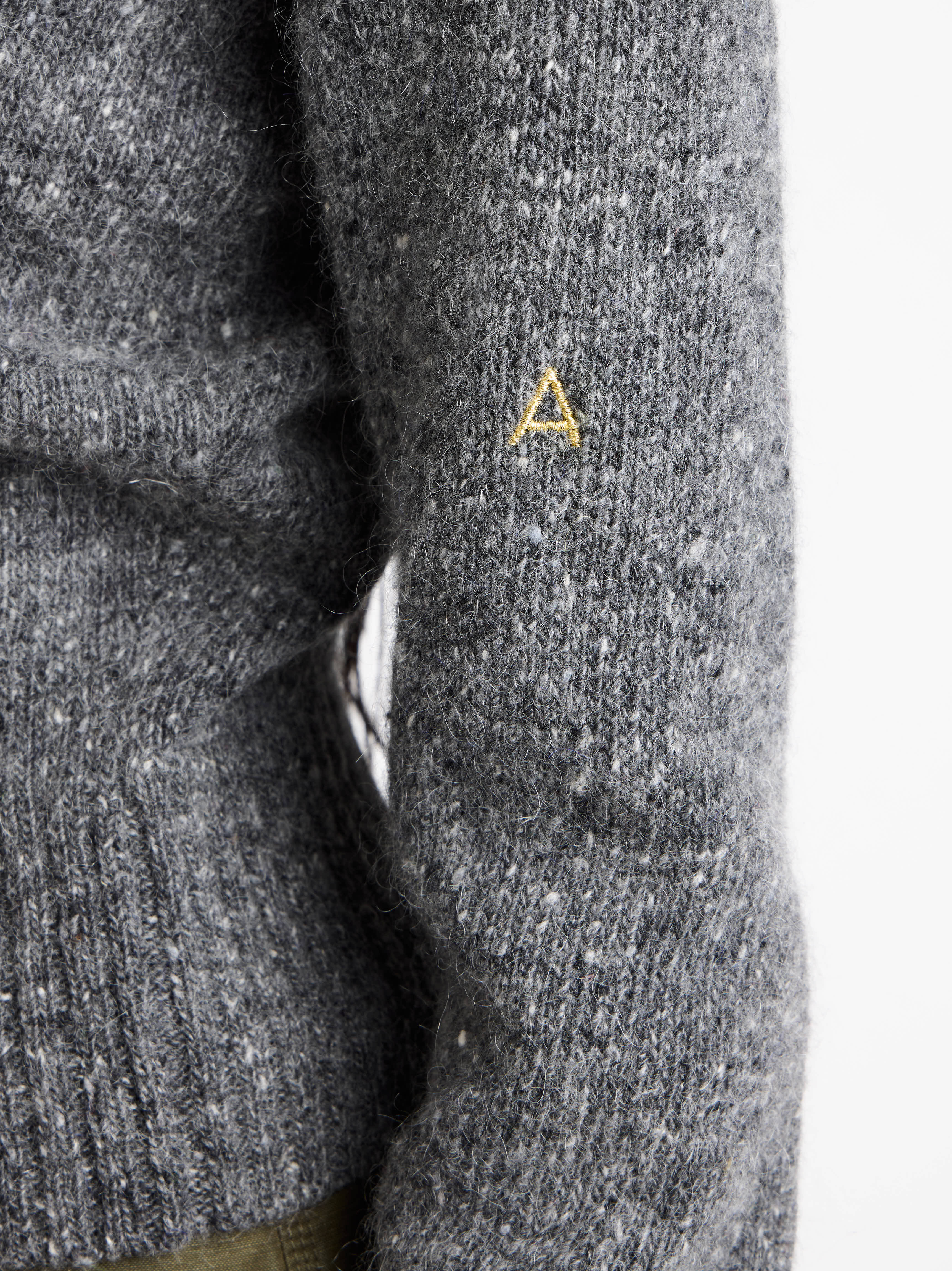 EMBROIDERED CREW NECK JUMPER IN CHARCOAL MELANGE - 6