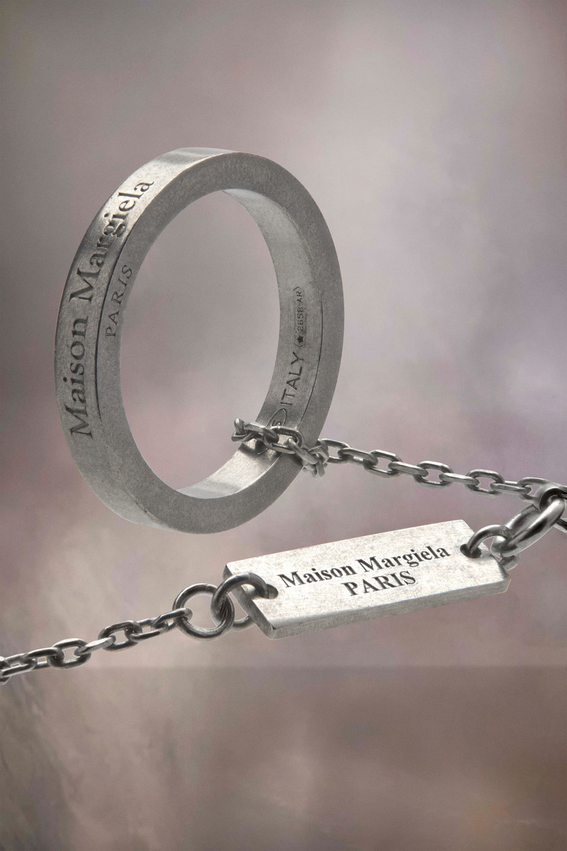 Maison Margiela Logo ring necklace outlook