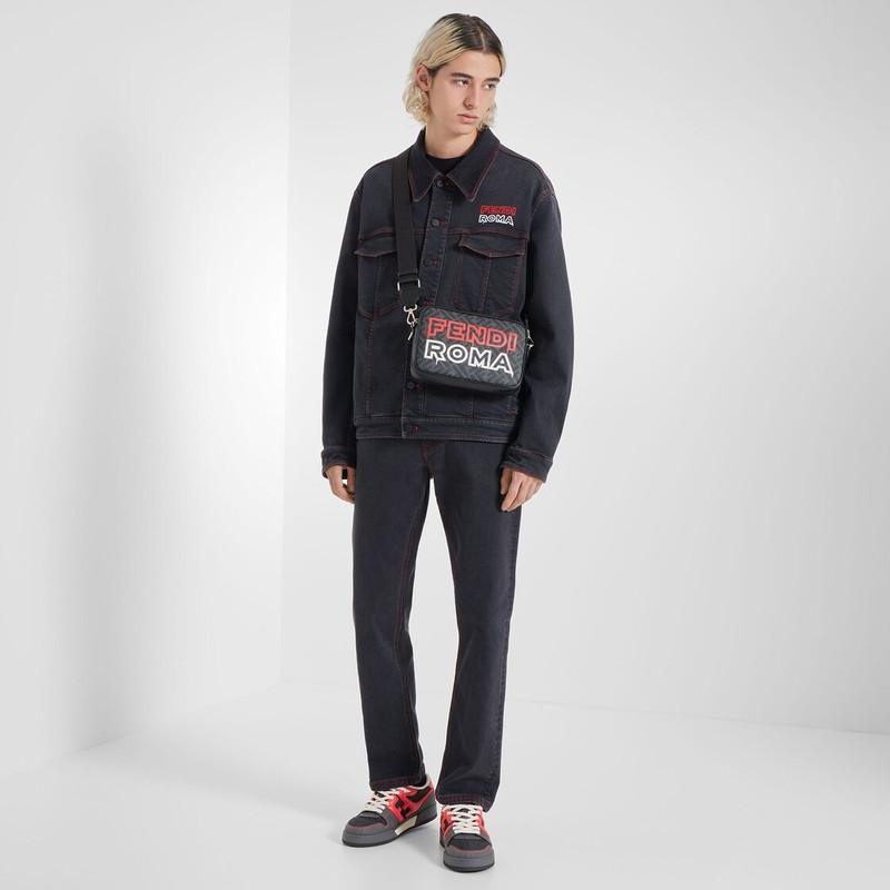 FENDI Compact shoulder bag with zipper closure. The cross-body strap is adjustable and detachable. Made of outlook