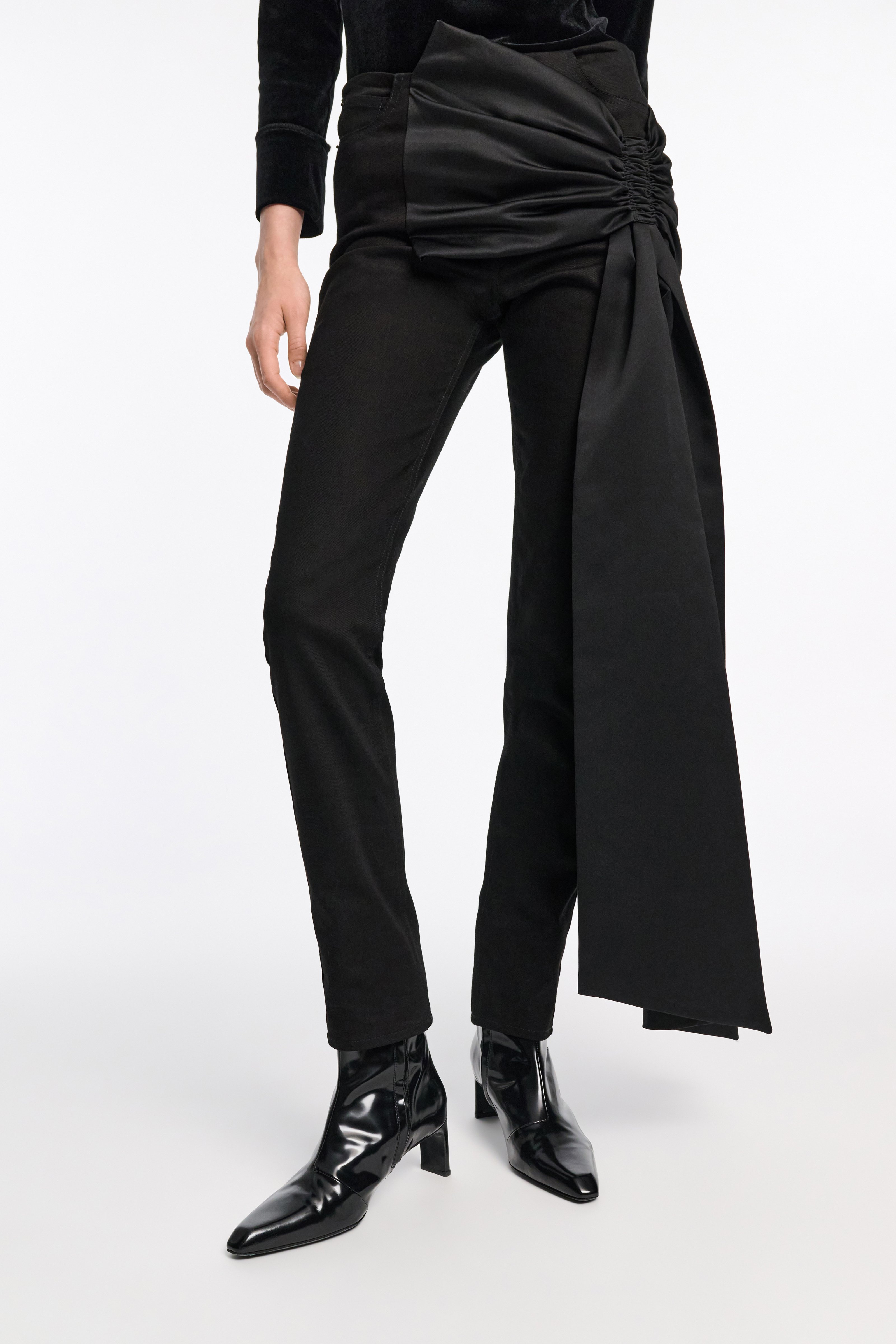 SUBTLE SHINE Ankle Boot - 4