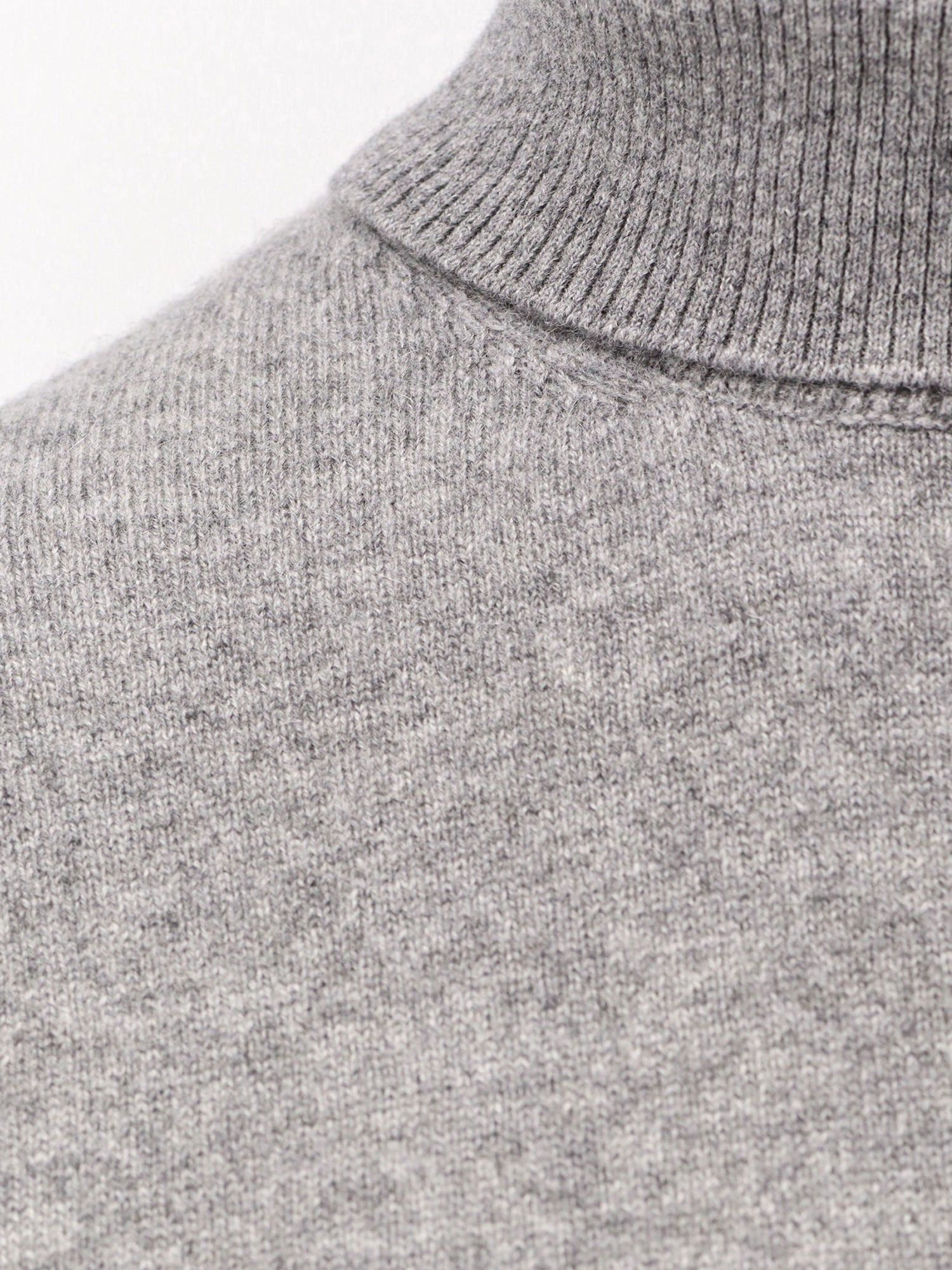 Toteme Cashmere Turtleneck Sweater - 3