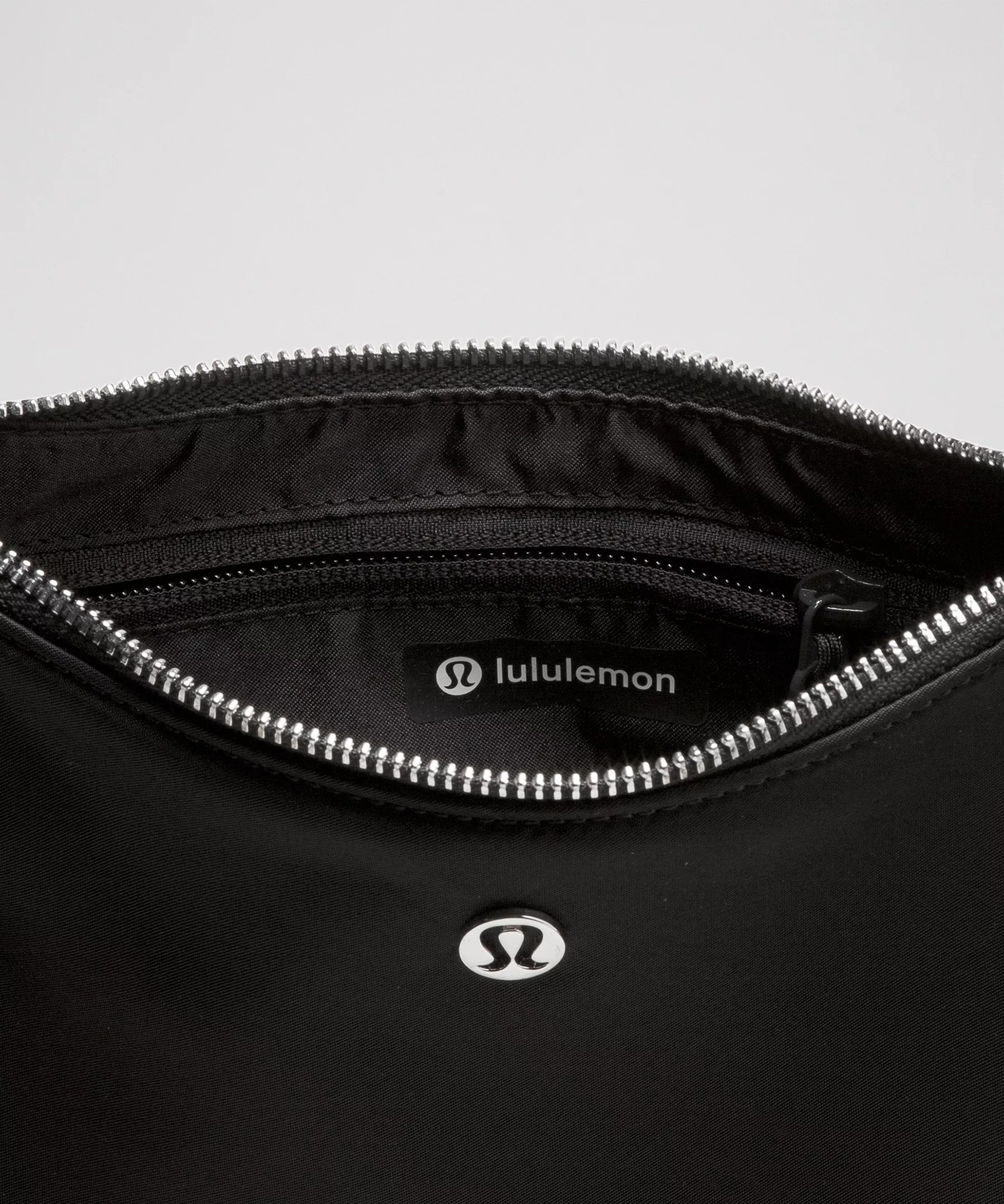 City Essentials Small Shoulder Bag 3L - 4