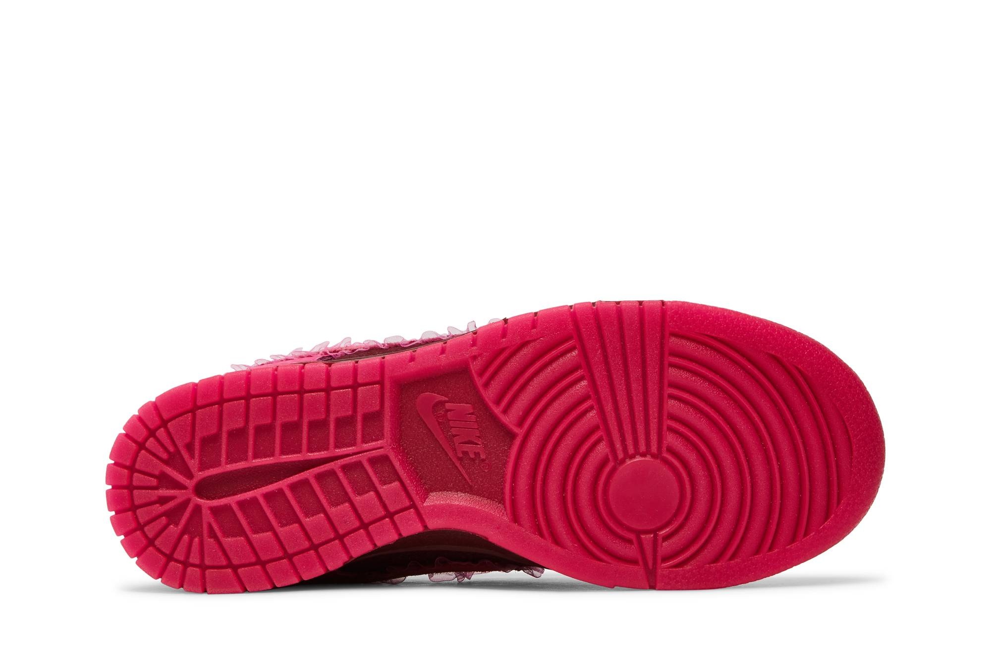 Wmns Dunk Low 'Valentine's Day' - 4