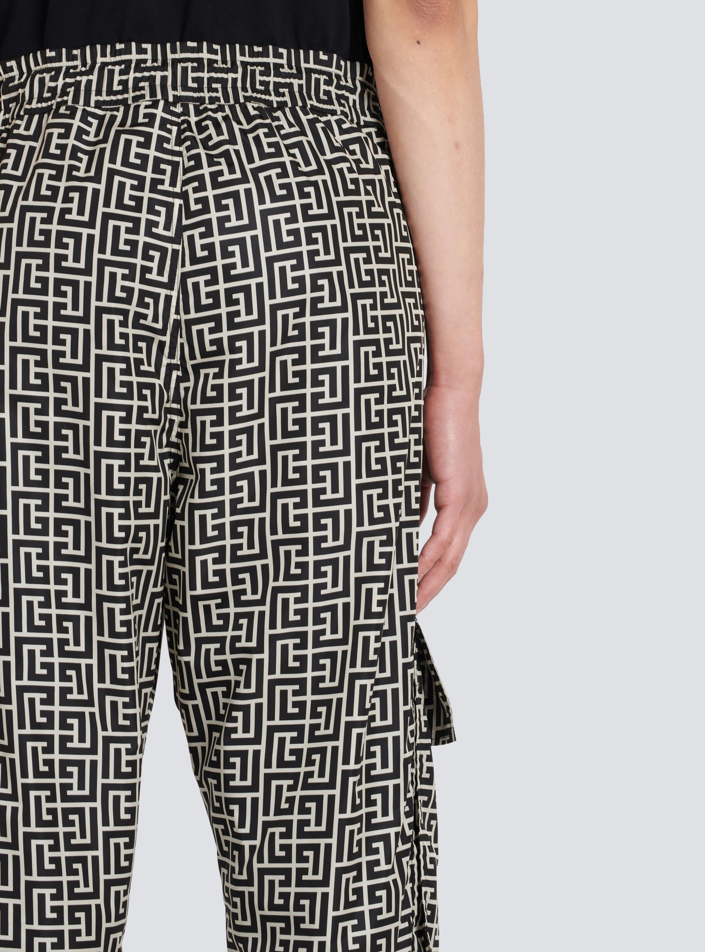 Cargo pants with Balmain monogram - 8