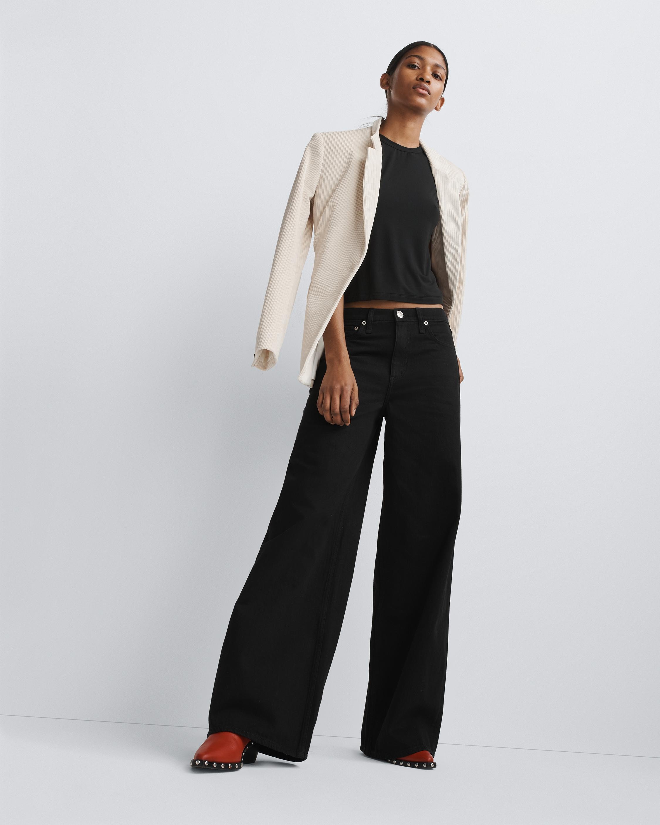 Sofie Wide-Leg - Black
High-Rise Rigid Jean - 2