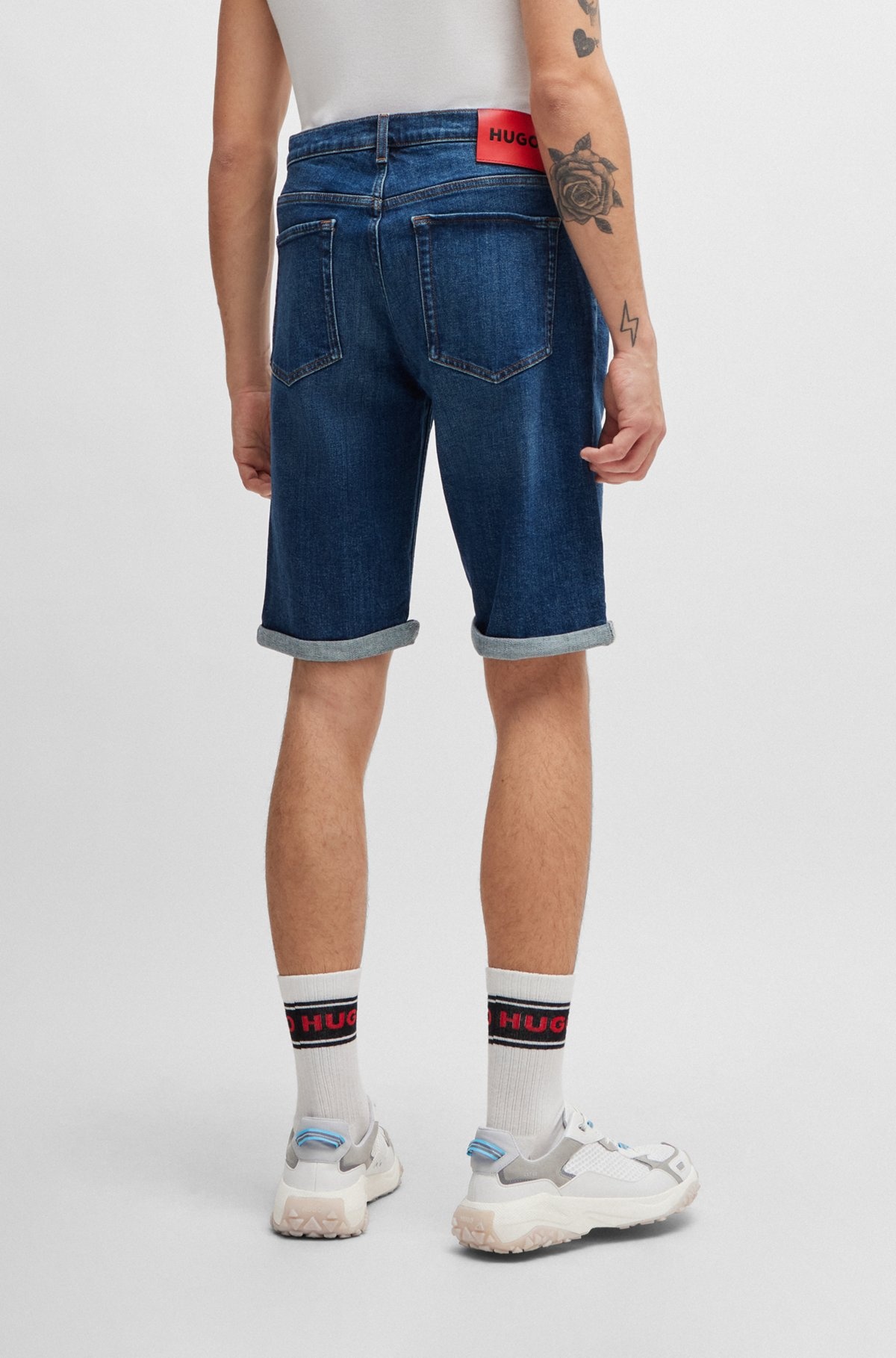 TAPERED-FIT SHORTS IN BLUE COMFORT-STRETCH DENIM - 4