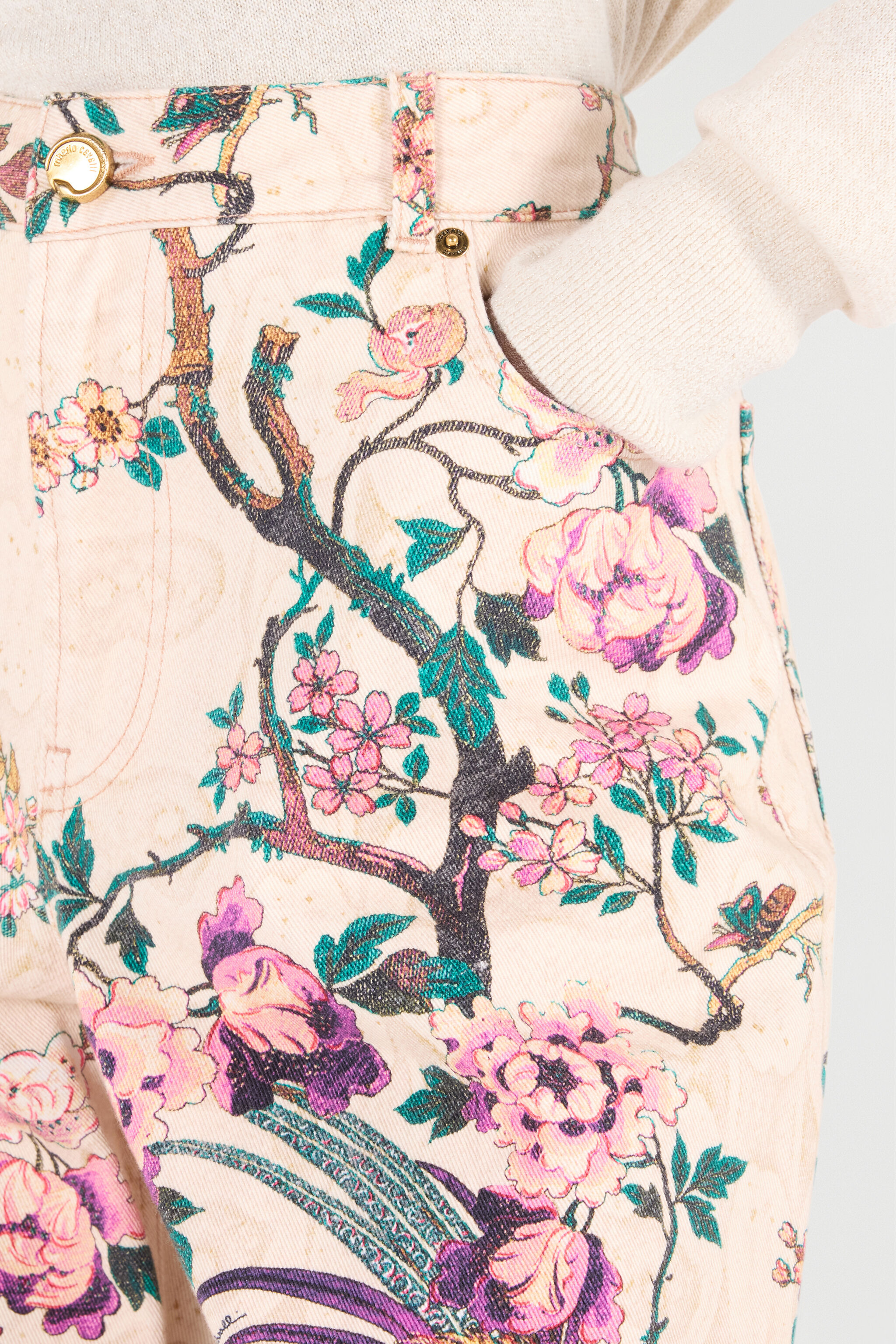 Jeans With Oriental Bird Print - 7
