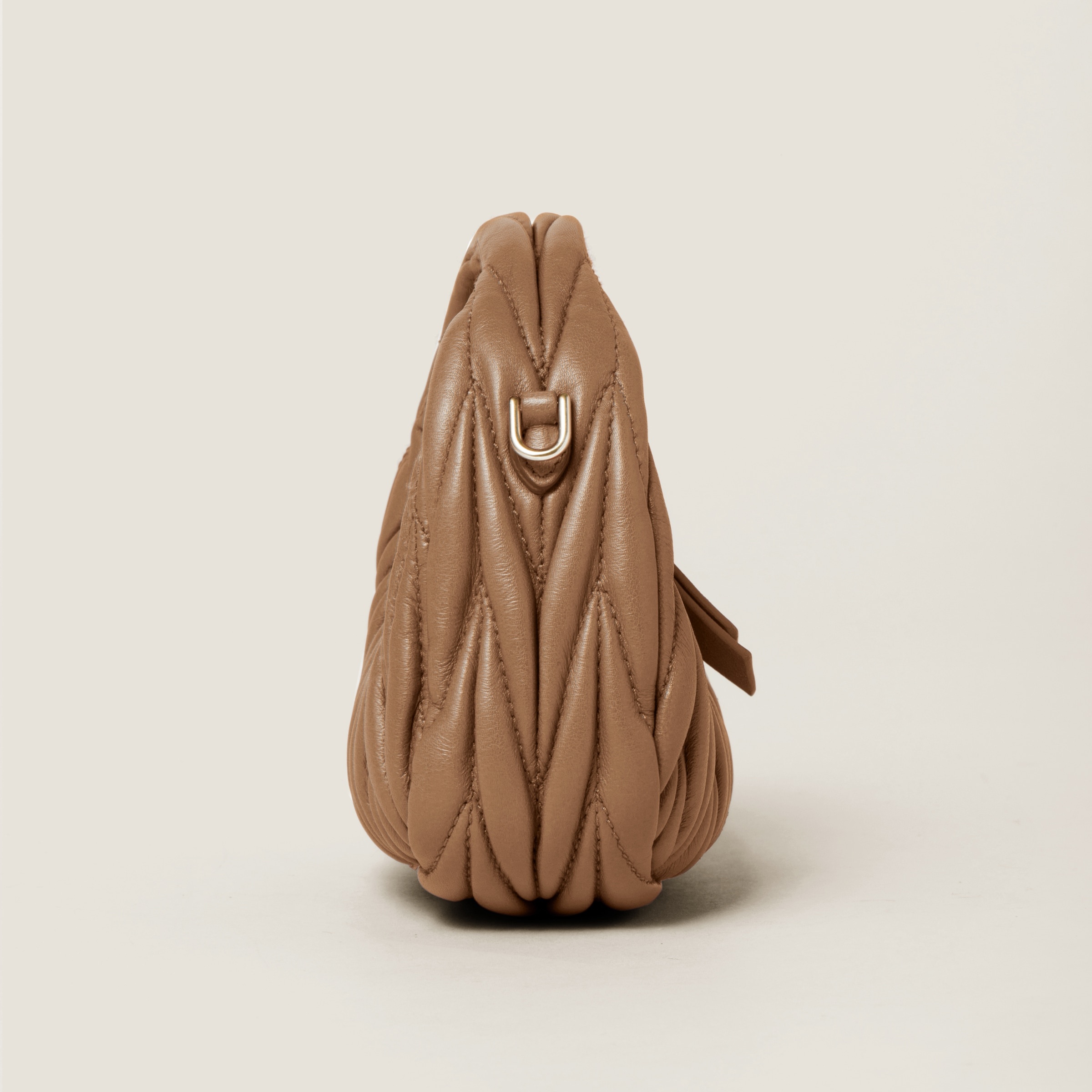 Wander matelasse nappa leather micro hobo bag ポーチ Black Wander Matelassé Nappa Leather Micro Hobo Bag | Miu Miu