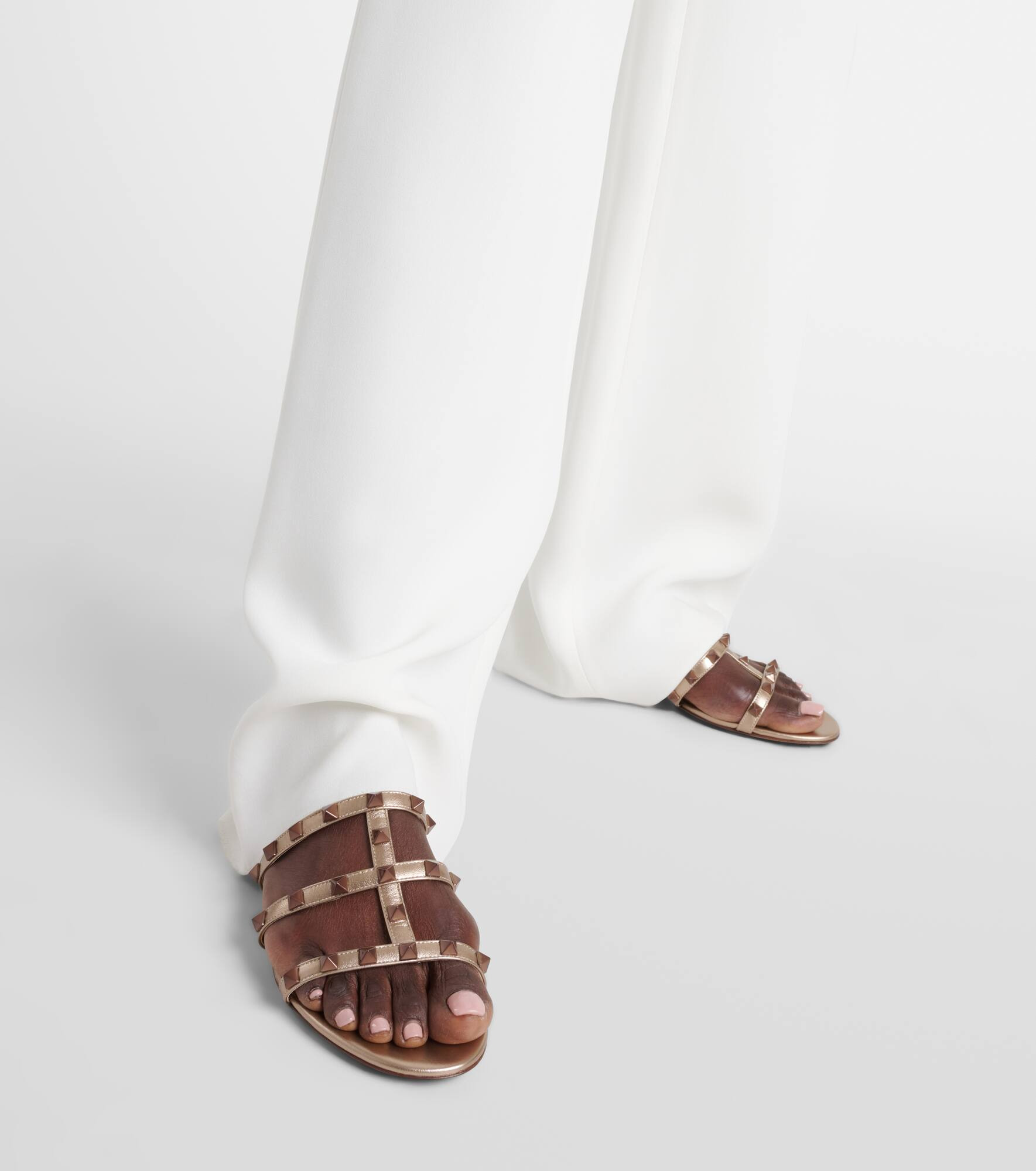 Rockstud leather sandals - 4