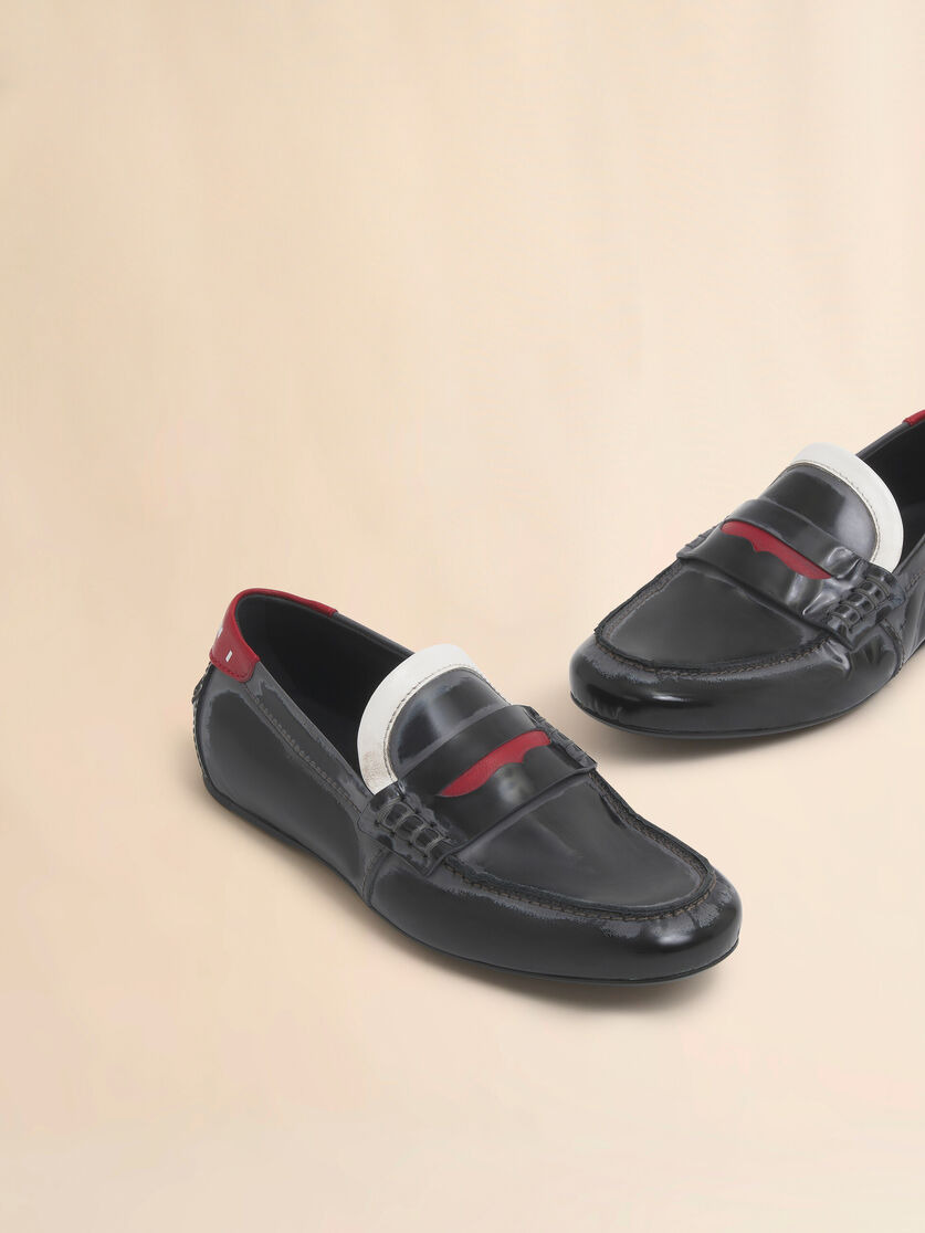 BLACK LEATHER MOCCASIN WITH LOGO TAB - 5