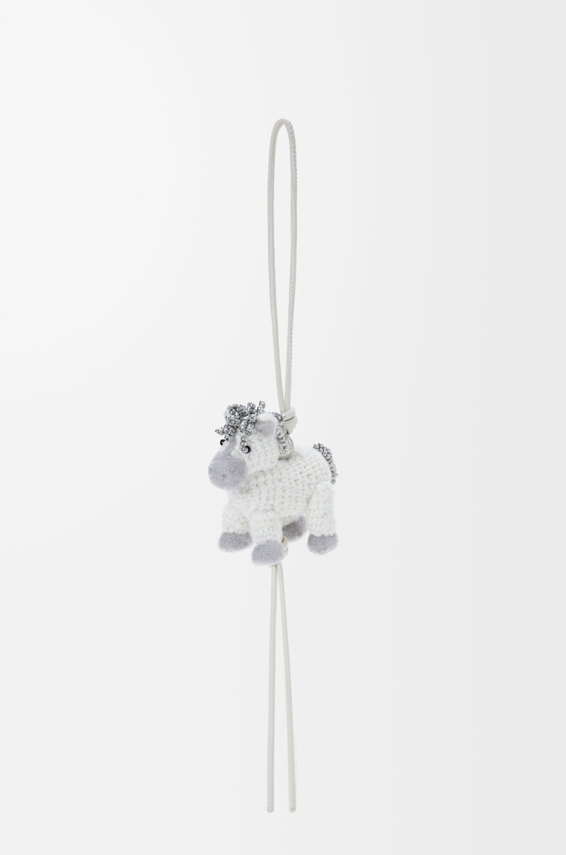 Horse charm in felt 1