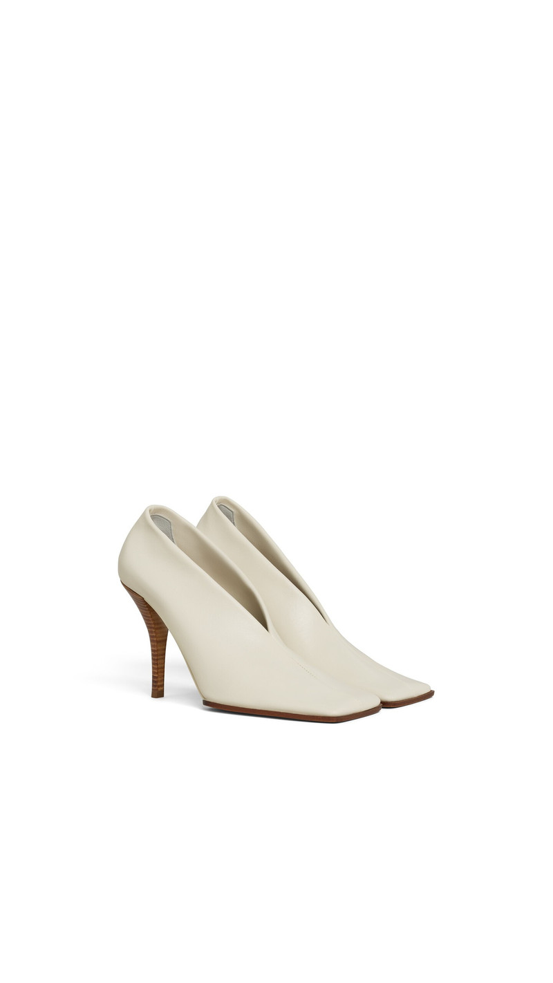 Alaïa SOFT SQUARE PUMPS IN LEATHER outlook