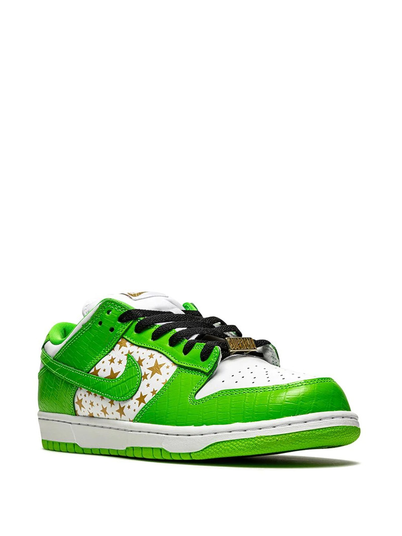Nike x Supreme SB Dunk Low "Stars - Mean Green" sneakers outlook