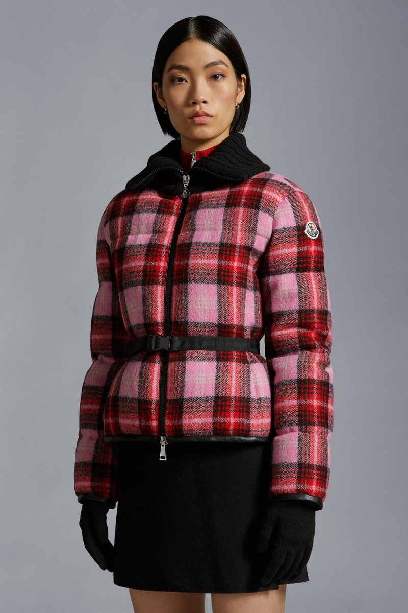 Moncler Cashmere Gloves outlook