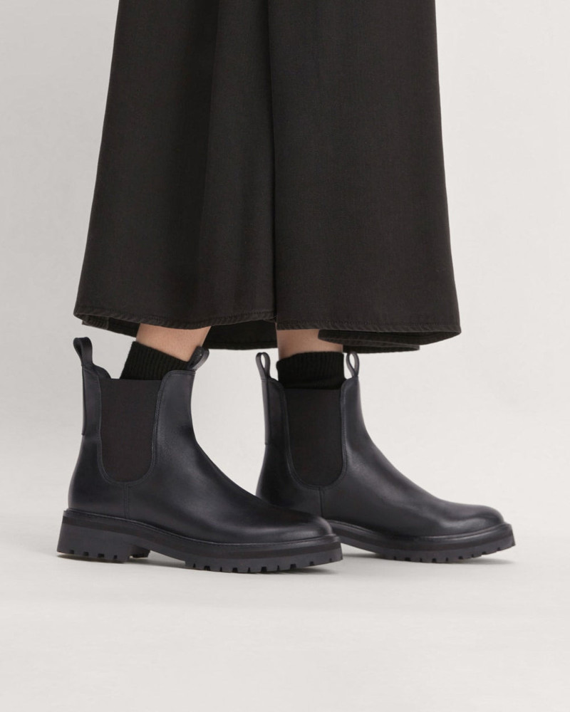 EVERLANE THE LUG CHELSEA BOOT outlook