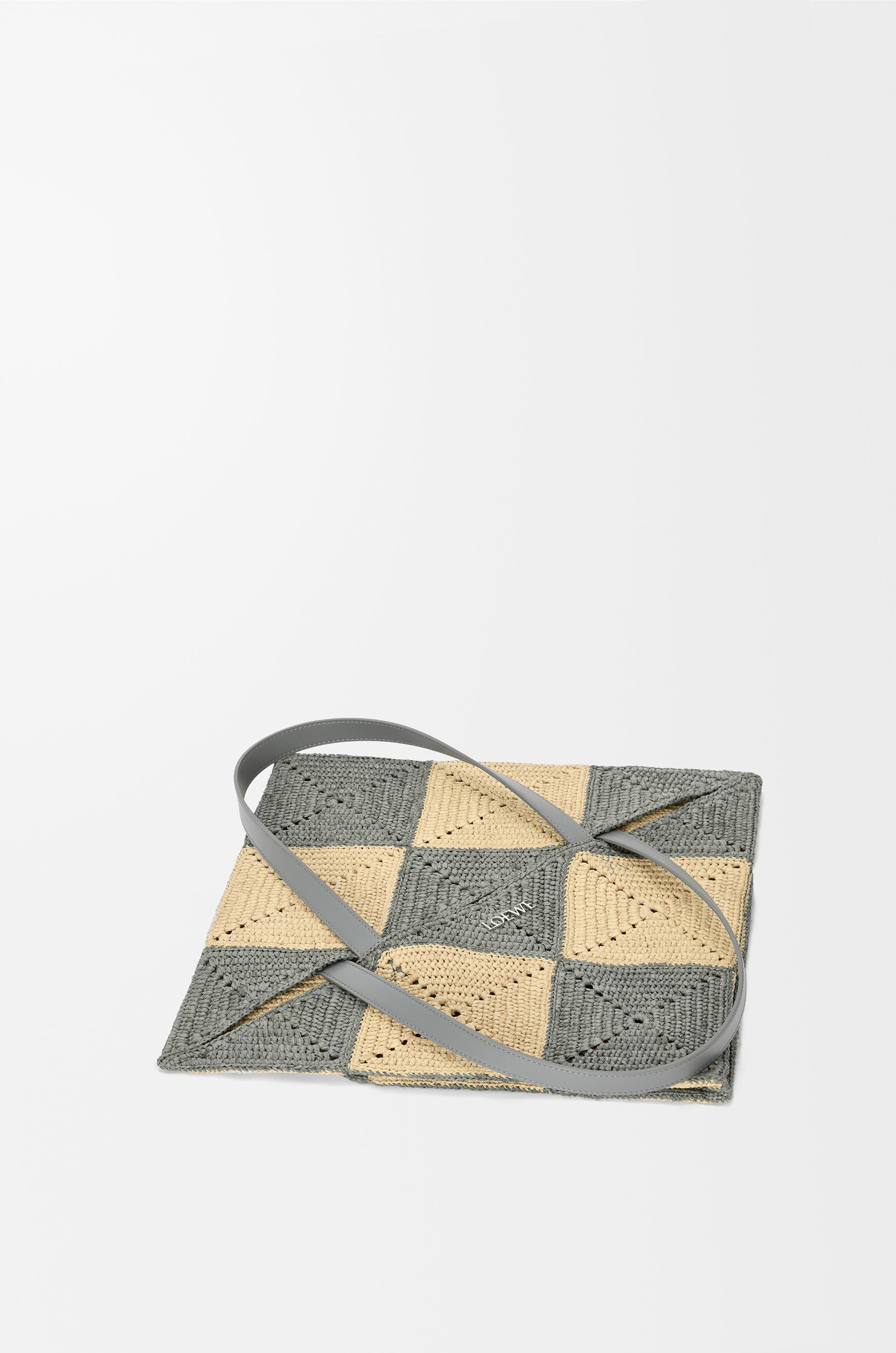 XL Puzzle Fold tote in raffia - 6
