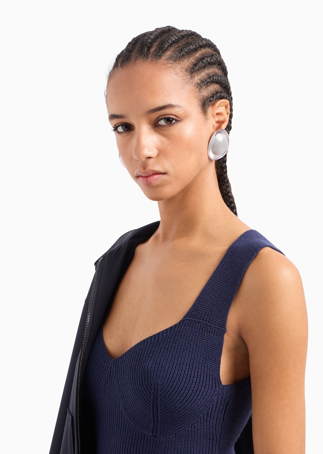 Corn-on-the-cob stitch knit top with contoured neckline - 5