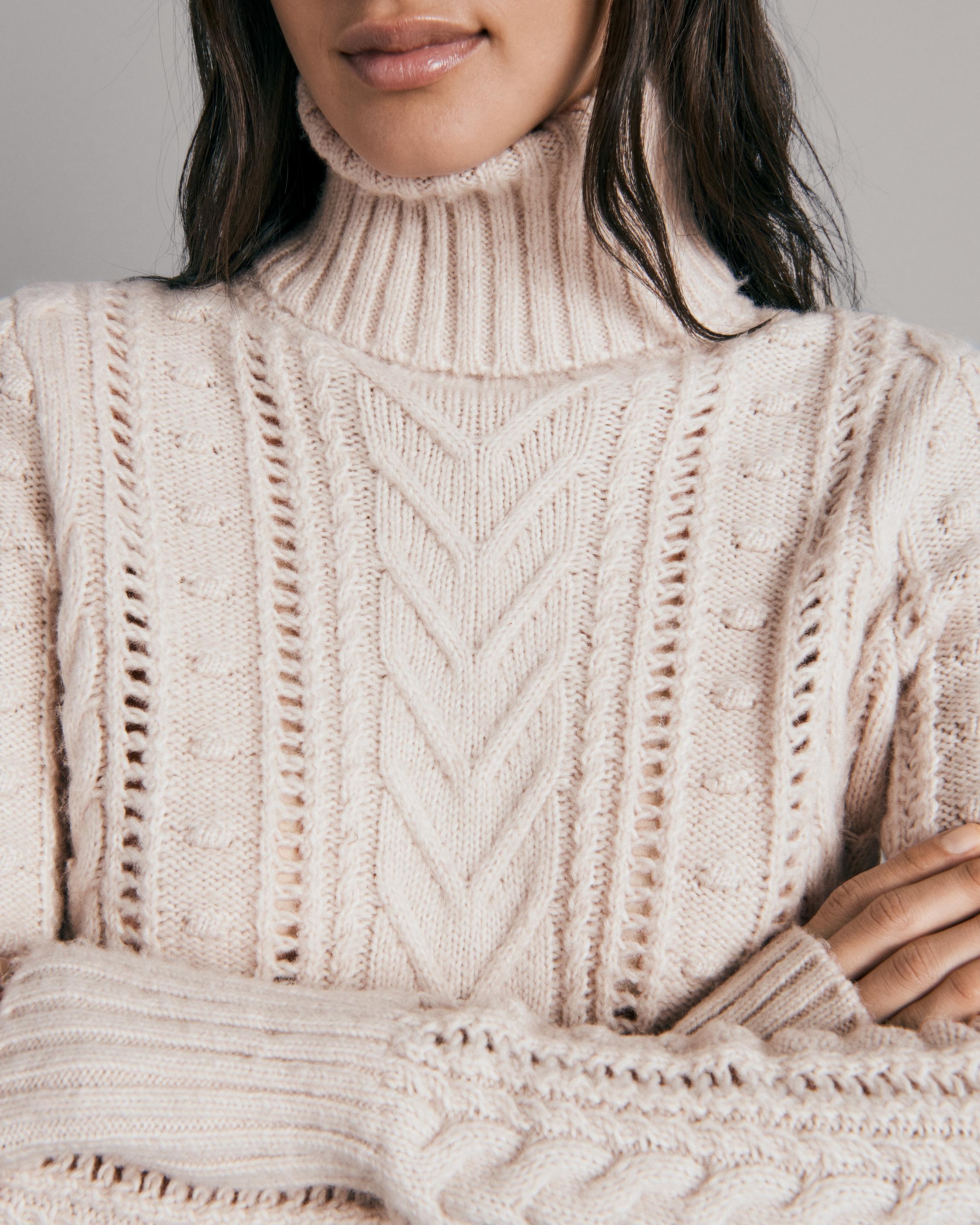 Elizabeth Wool Cable Turtleneck
Slim Fit Sweater - 6