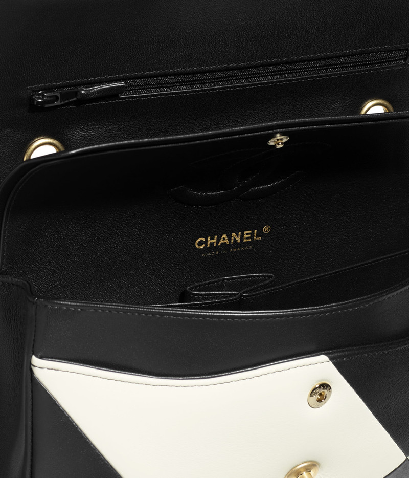 CHANEL Classic Handbag outlook