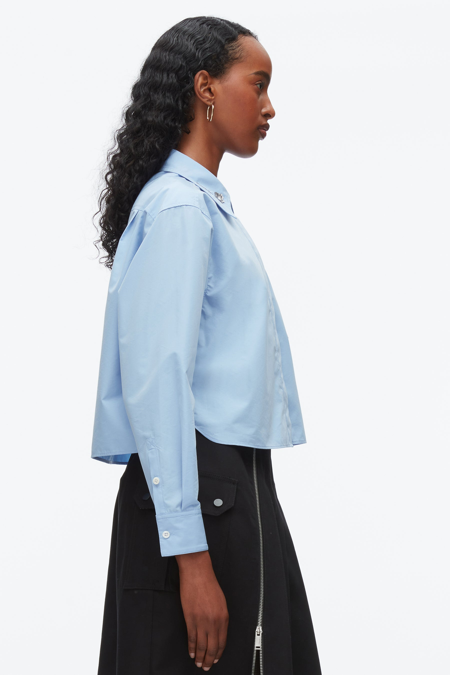Cropped Shirt with Embroidered Collar - 4