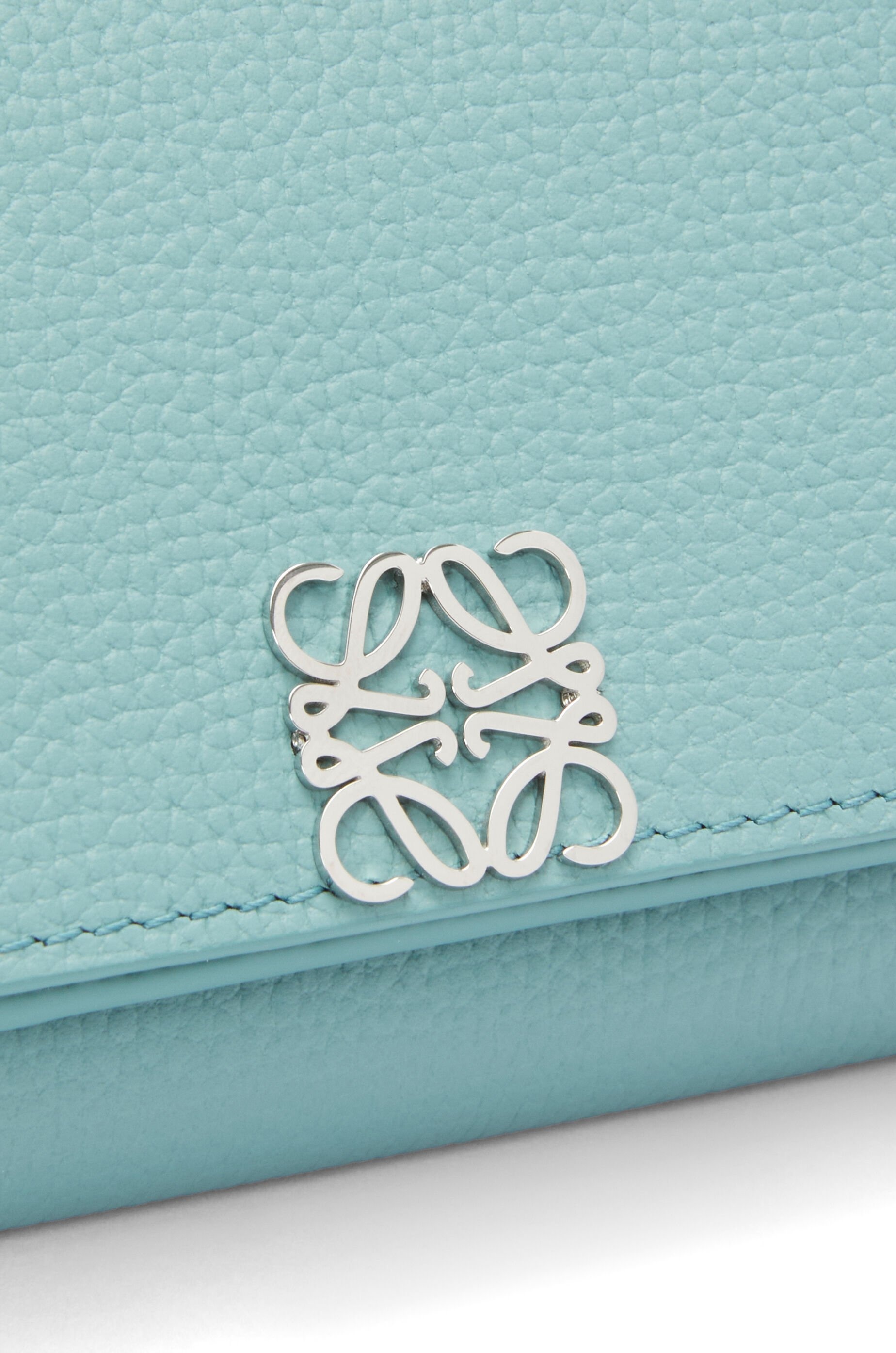 Anagram trifold wallet in pebble grained calfskin - 6